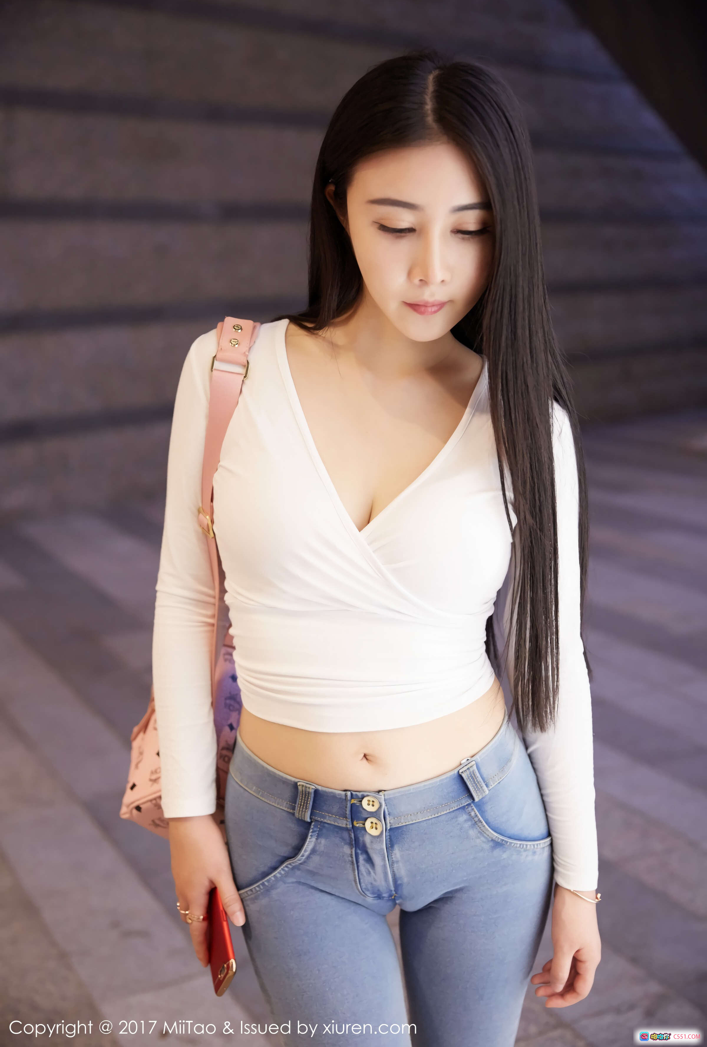 图片[10] - 萱萱Cecilia白衫牛仔街拍写真 | MiiTao蜜桃社2017Vol.084高清美图 - 就要吻