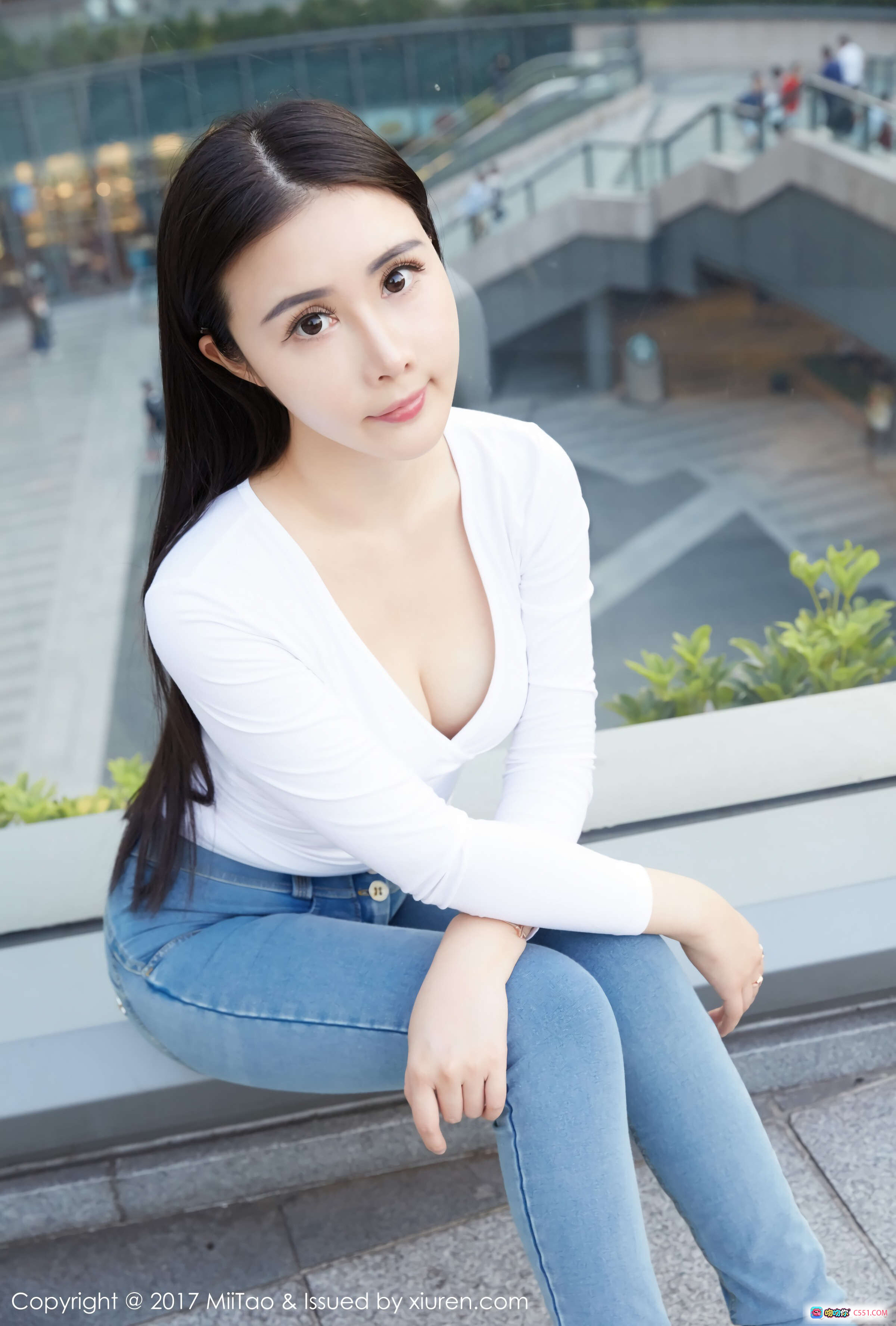 图片[3] - 萱萱Cecilia白衫牛仔街拍写真 | MiiTao蜜桃社2017Vol.084高清美图 - 就要吻