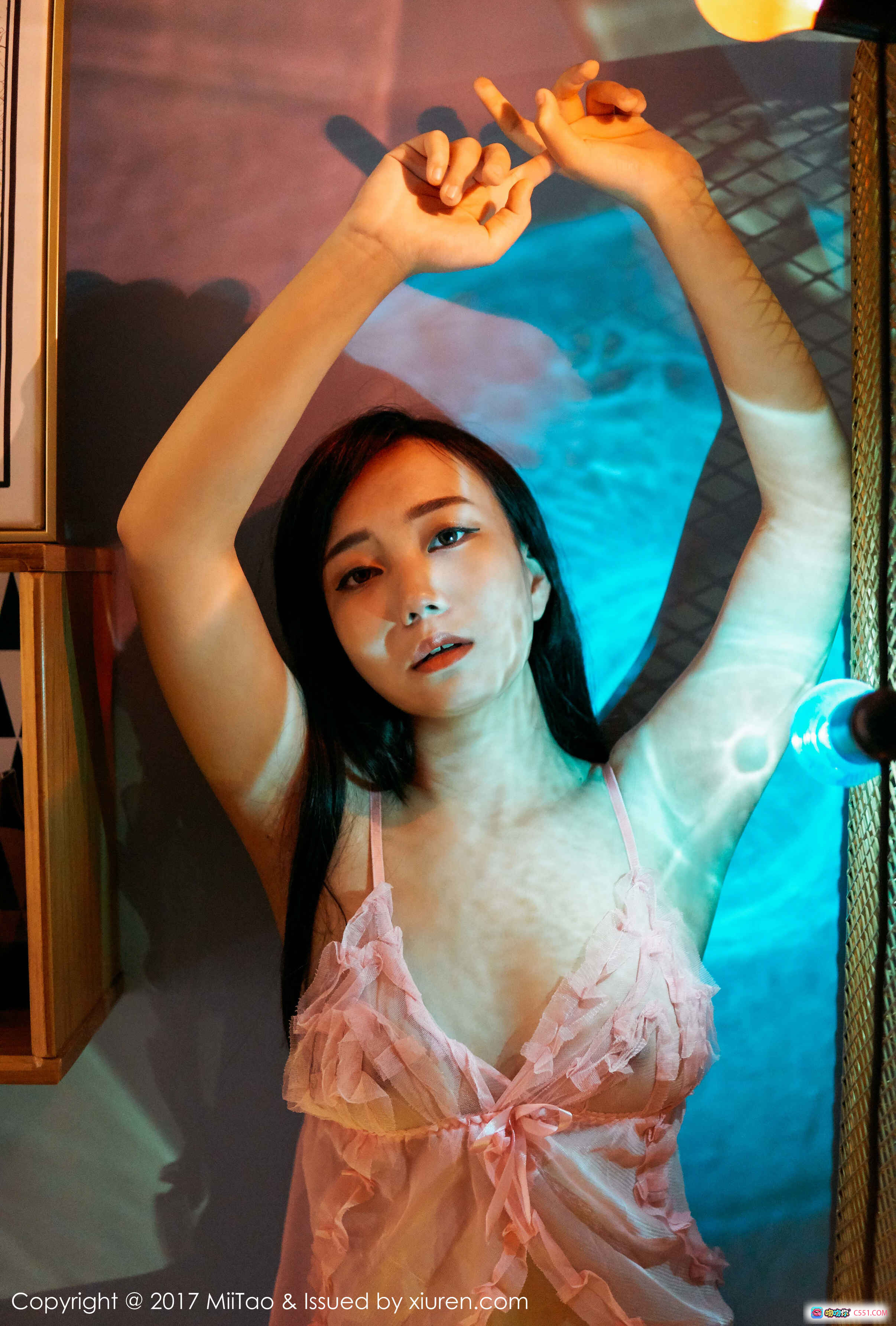 MiiTao蜜桃社2017.11.27 Vol.086 瑞欣粉色蕾丝睡衣性感写真光影艺术室内美拍高清图集 - 就要吻