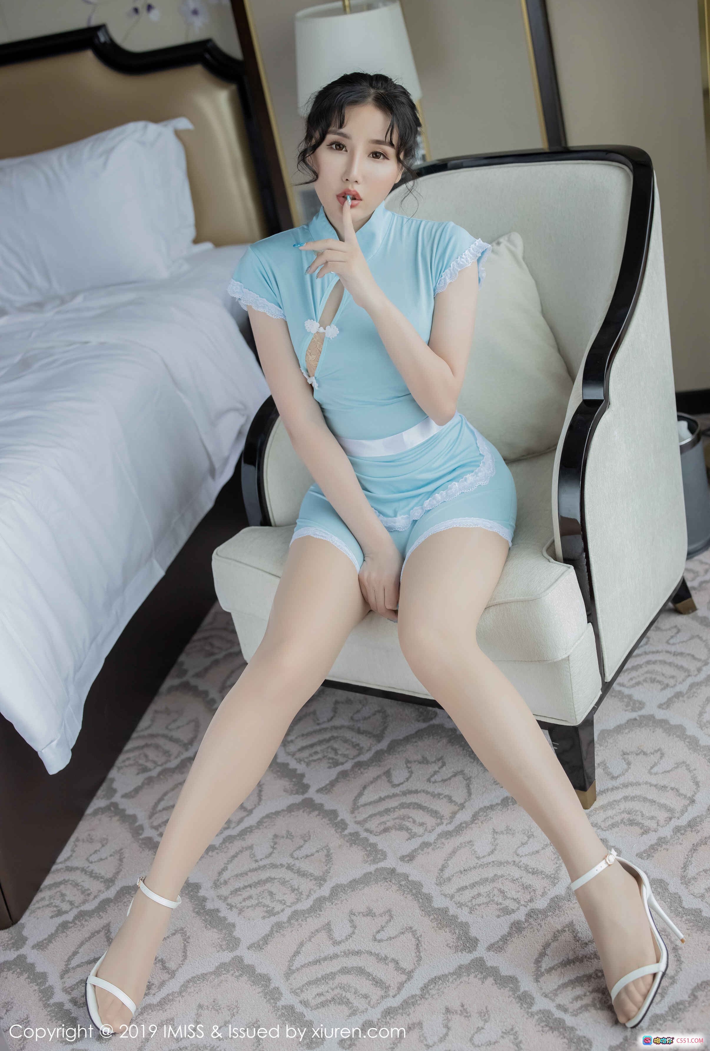 图片[5] - 张静雅miya蓝色旗袍女仆装写真 | IMiss爱蜜社2019 VOL.380 | 优雅盘发蕾丝边短裙白蝴蝶结窗边侧影 - 就要吻