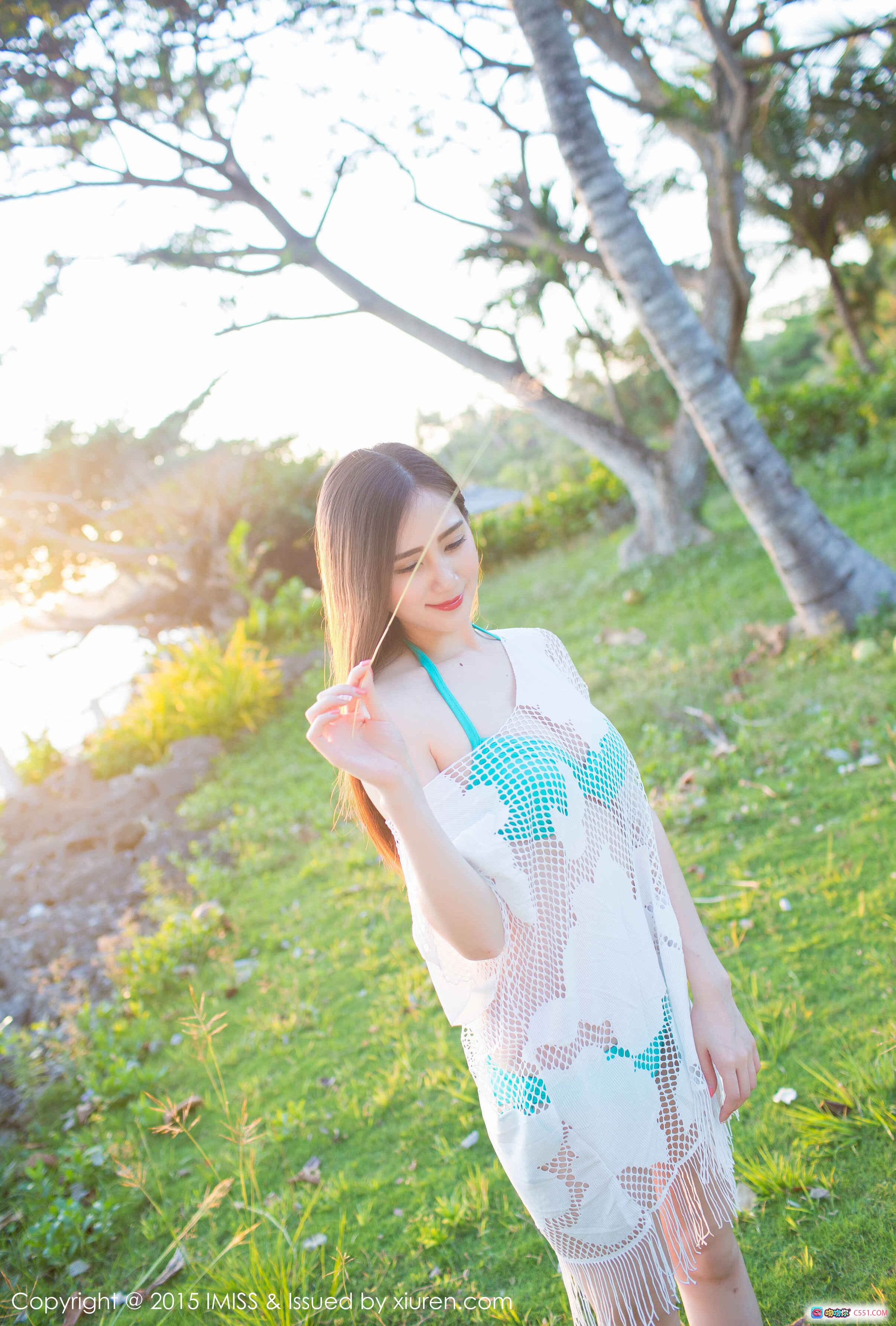 图片[3] - IMiss爱蜜社SISY思2015泳装写真｜比基尼美女户外木台阳光美腿性感私房照 - 就要吻