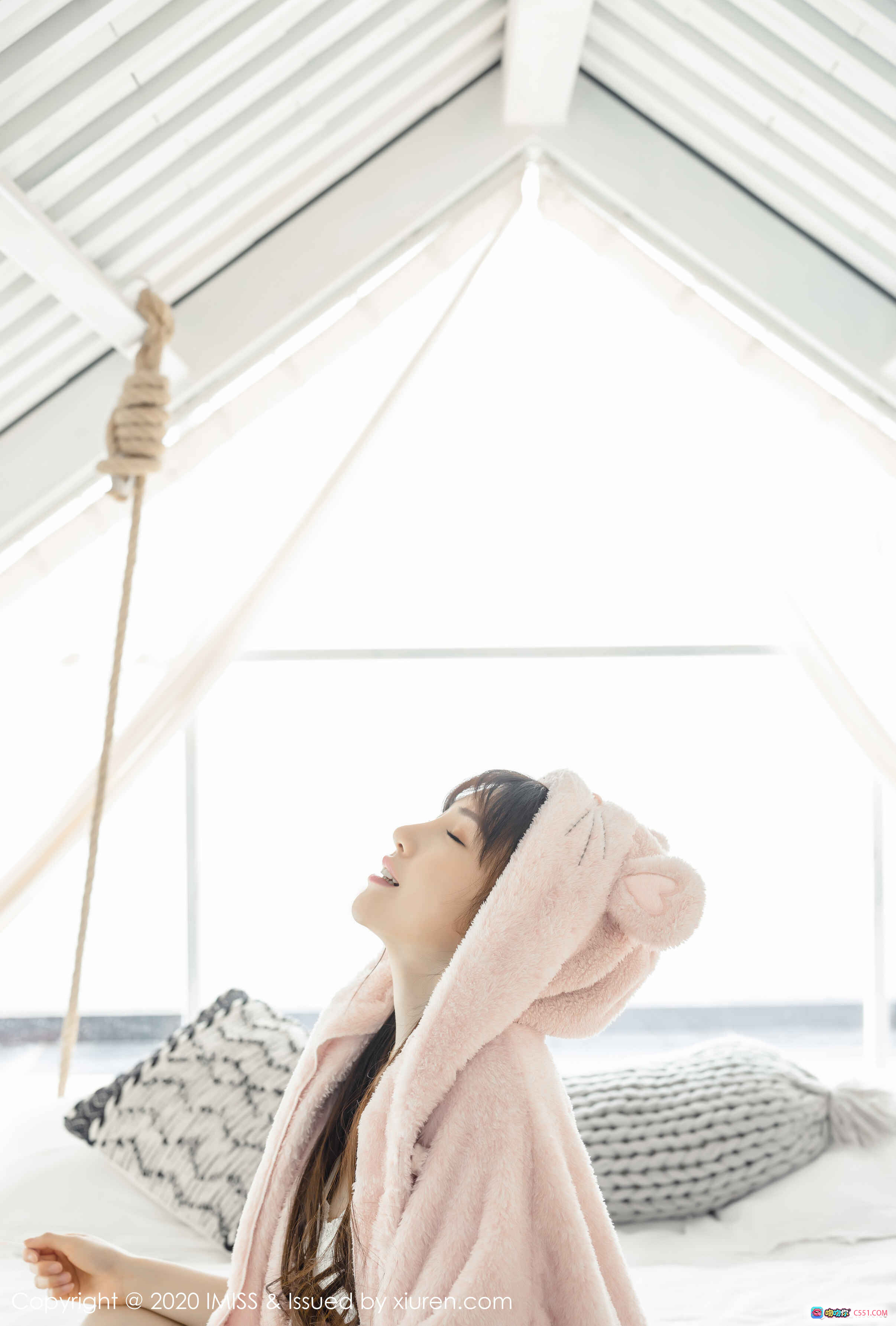 图片[8] - Lynn刘奕宁甜美睡姿写真 | 粉色毛绒浴袍慵懒风 | IMiss爱蜜社2020 VOL.457高清图集 - 就要吻