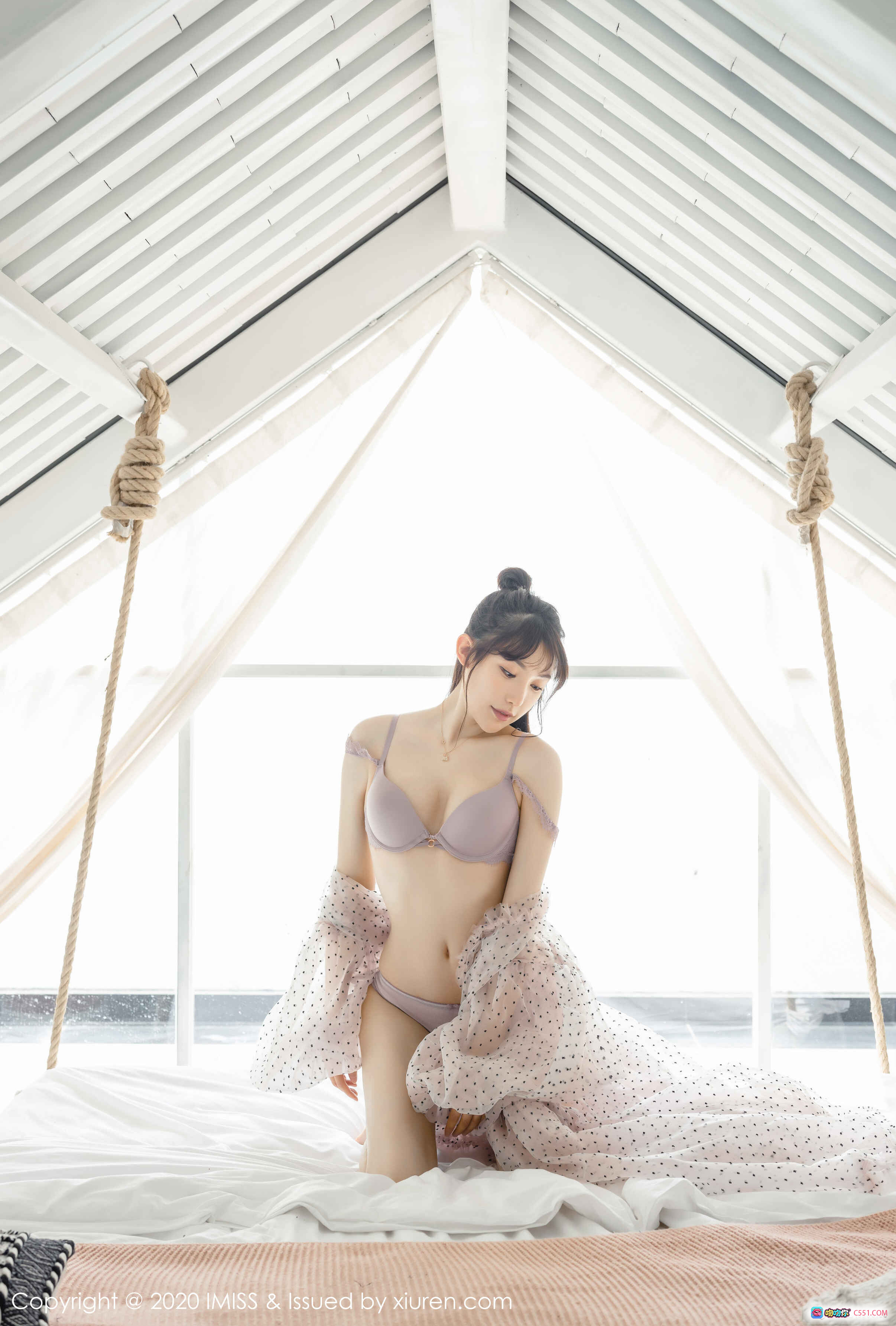 图片[5] - Lynn刘奕宁甜美睡姿写真 | 粉色毛绒浴袍慵懒风 | IMiss爱蜜社2020 VOL.457高清图集 - 就要吻