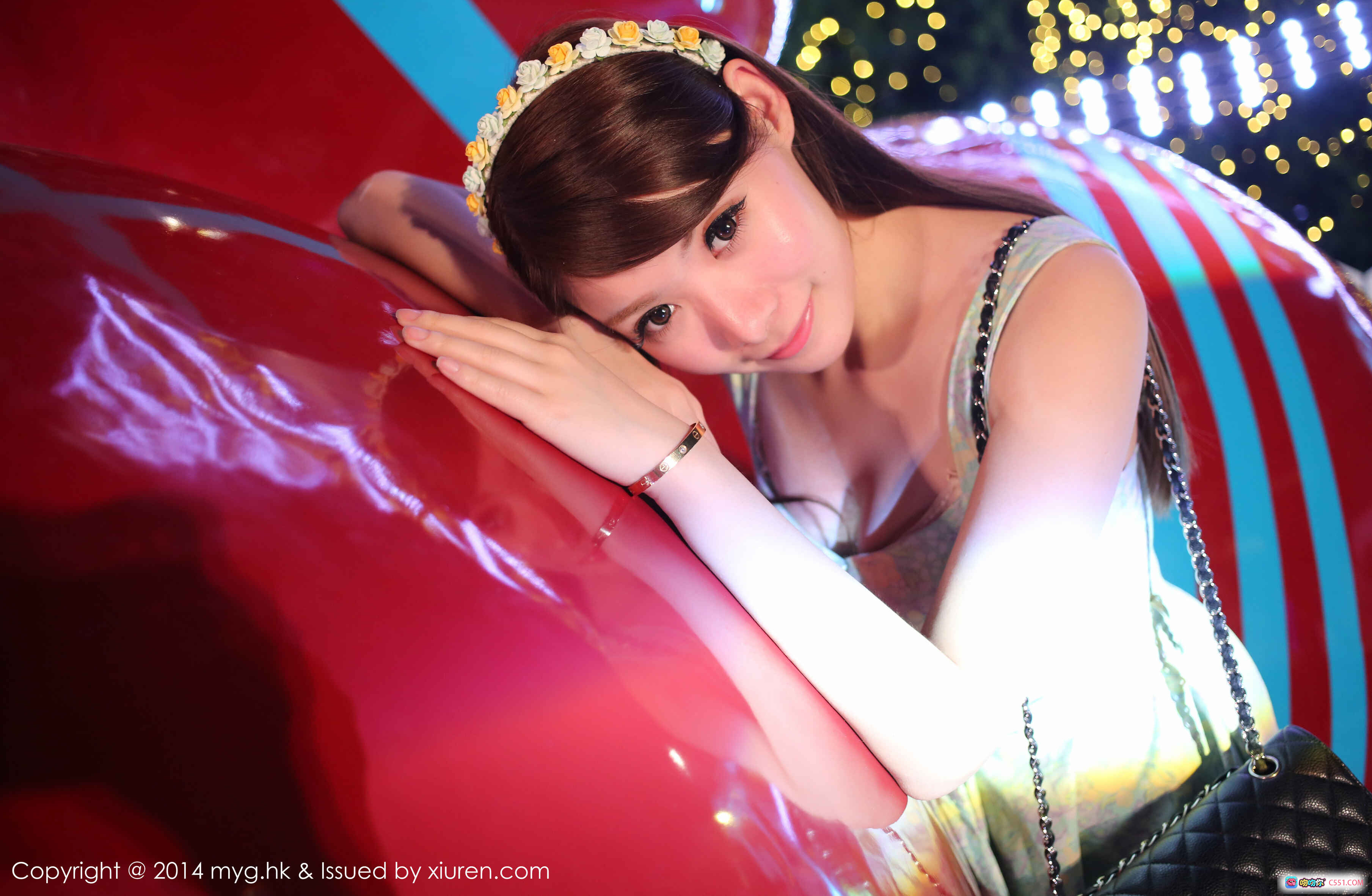 图片[2] - MyGirl美媛馆Vol.085 MARA醬泳池边条纹比基尼写真 甜美发带少女风清新户外拍摄 - 就要吻