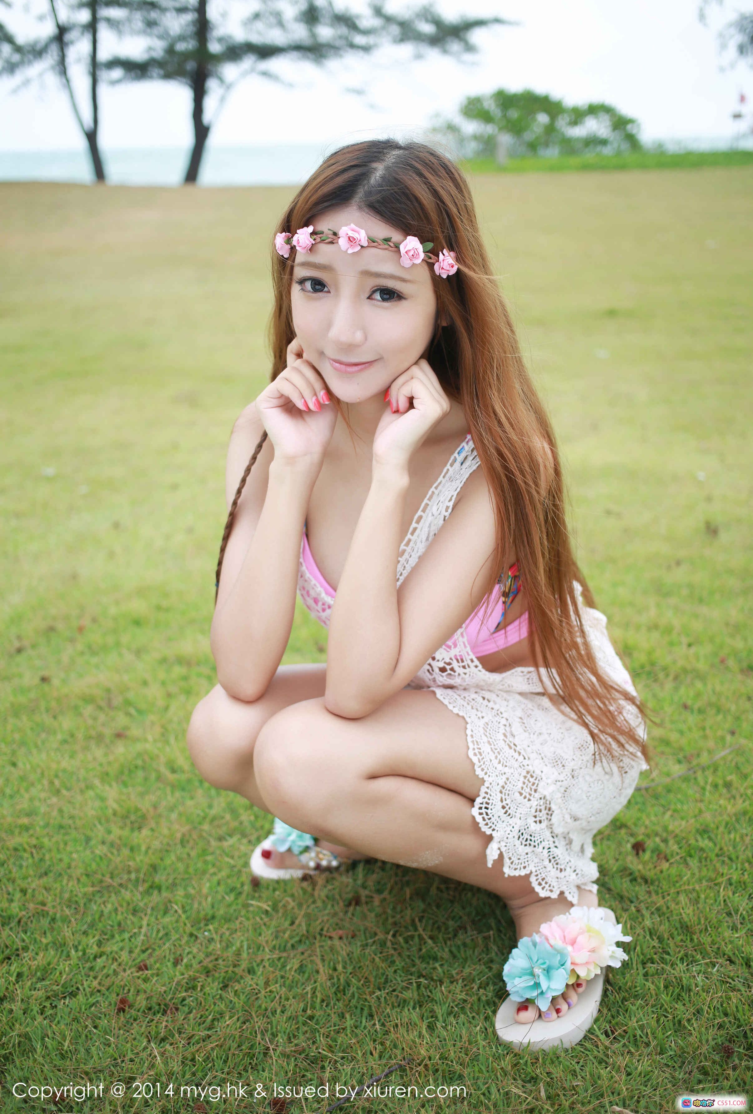 图片[2] - 王馨瑶yanni花环少女草地写真 | 粉色比基尼白蕾丝裙 | 海边清新自然风 | 2014美媛馆Vol.017高清图集 - 就要吻