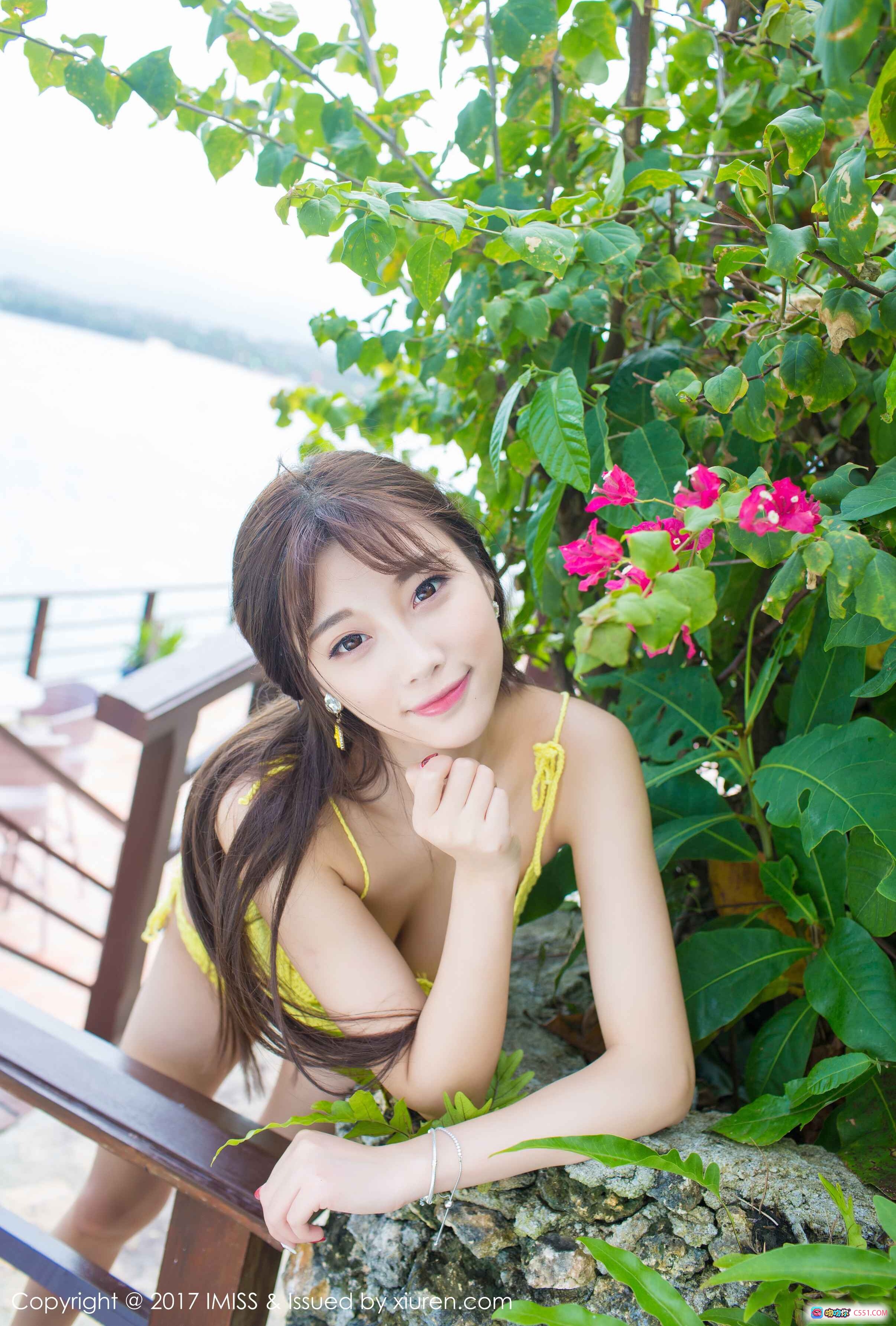 图片[7] - 杨晨晨Sugar海边写真 | 黄色比基尼泳装 | 绿植花卉背景 | 清新自然风 | IMISS爱蜜社VOL.154 - 就要吻