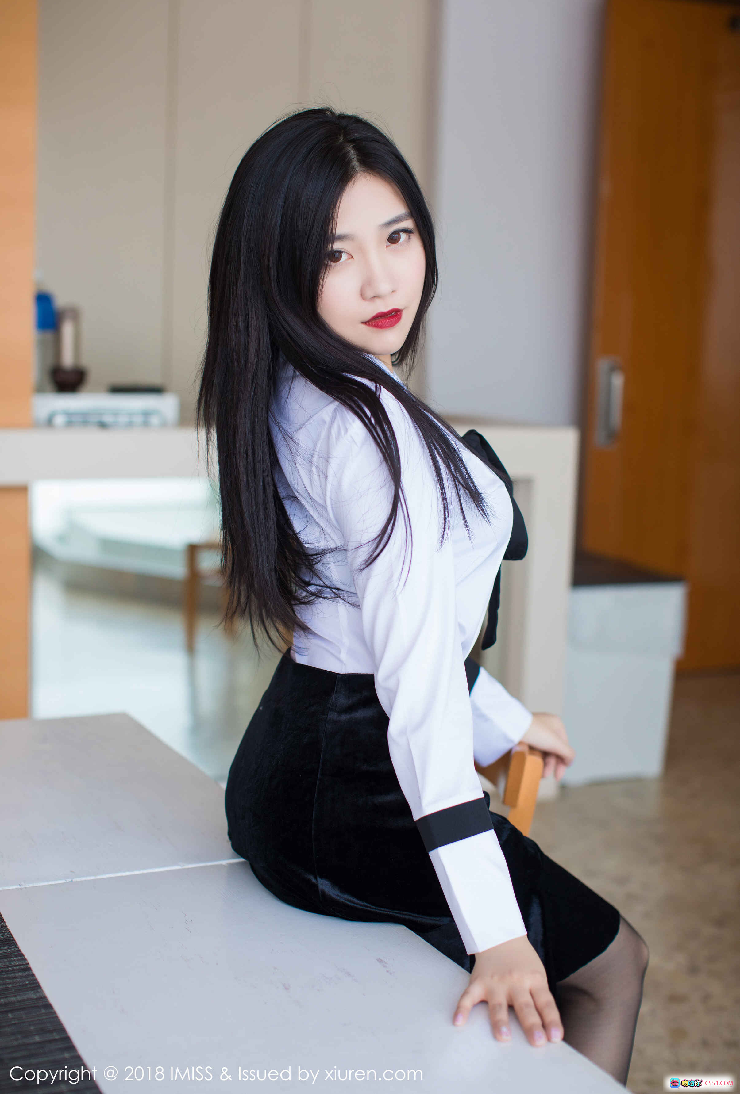 图片[8] - 许诺Sabrina白衬衫黑丝制服写真 | IMiss爱蜜社2018 VOL.239高清美图 - 就要吻