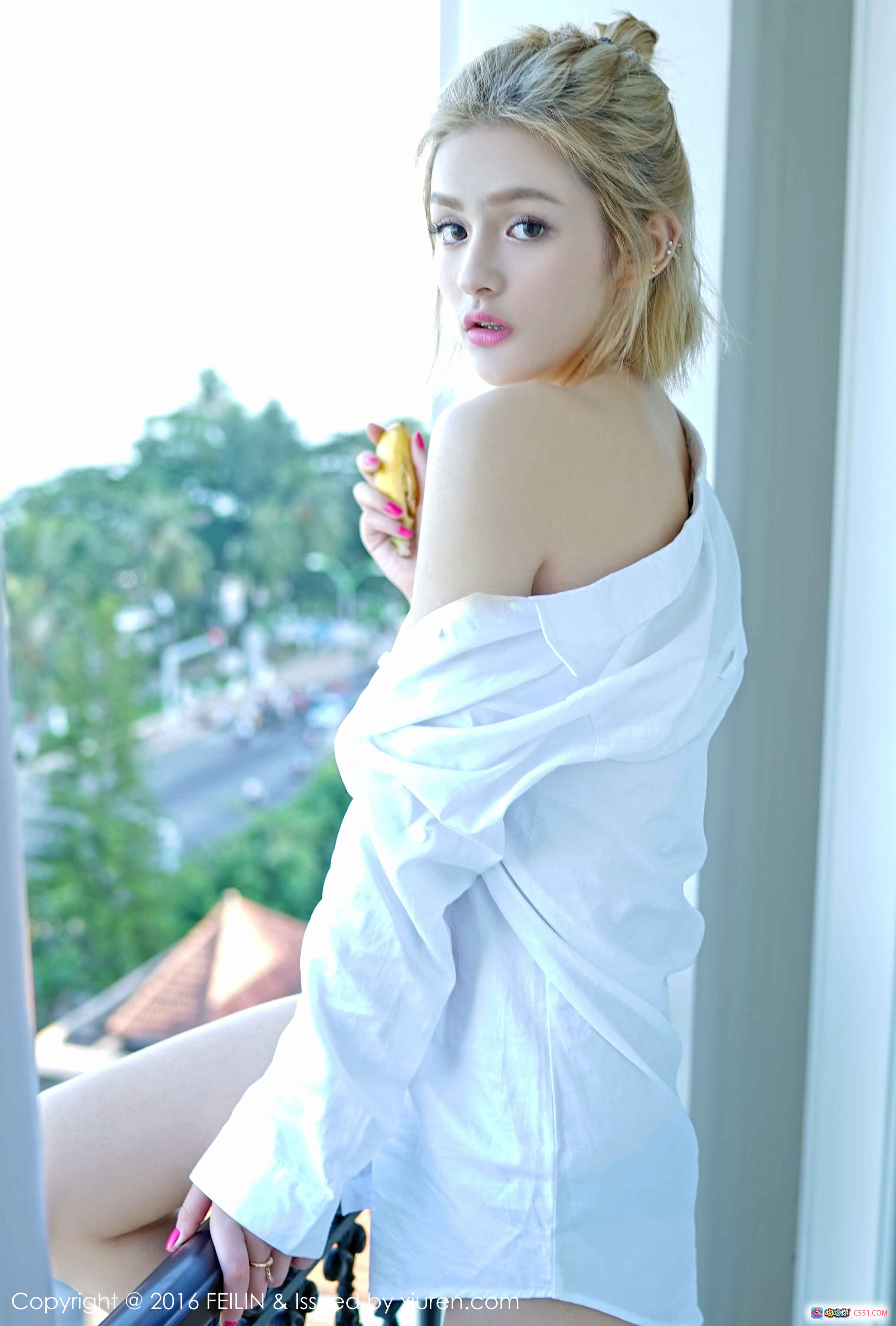 图片[10] - 史雯Swan海滩比基尼写真 | FEILIN嗲囡囡Vol.025 | 白蓝运动风泳装 | 沙滩躺椅性感摆拍 | 2016年经典泳装大片 - 就要吻