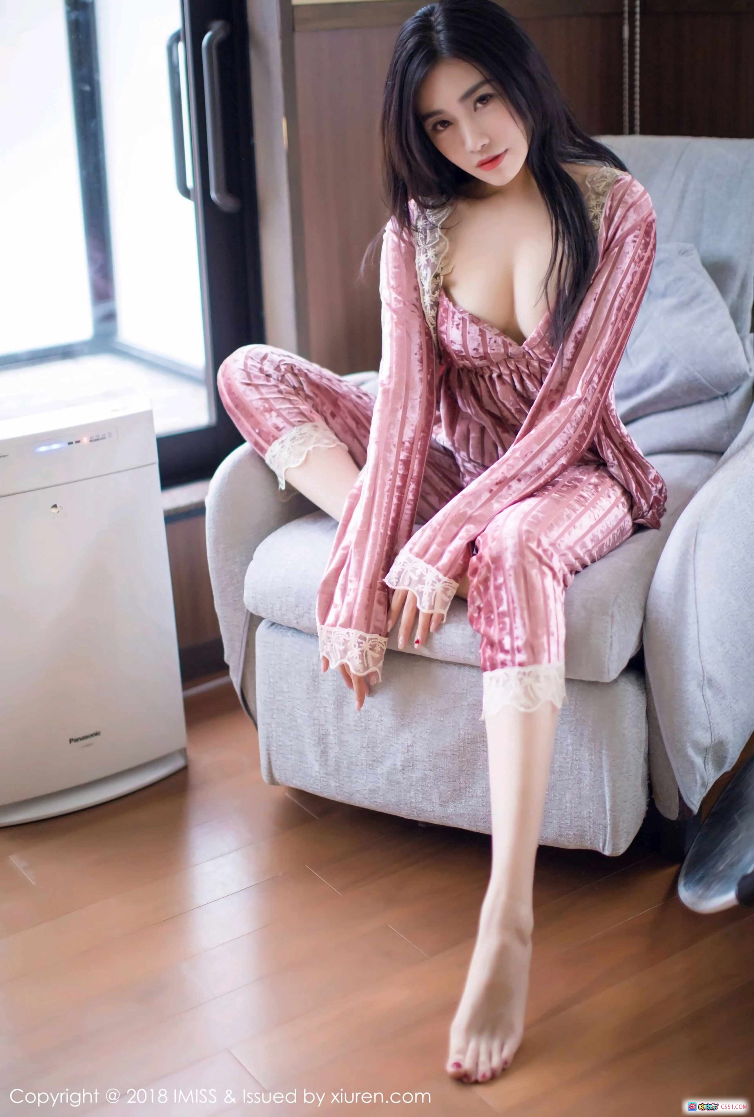 图片[7] - 许诺Sabrina粉色丝绒睡衣写真｜IMiss爱蜜社2018 VOL.272｜蕾丝边V领性感居家风 - 就要吻