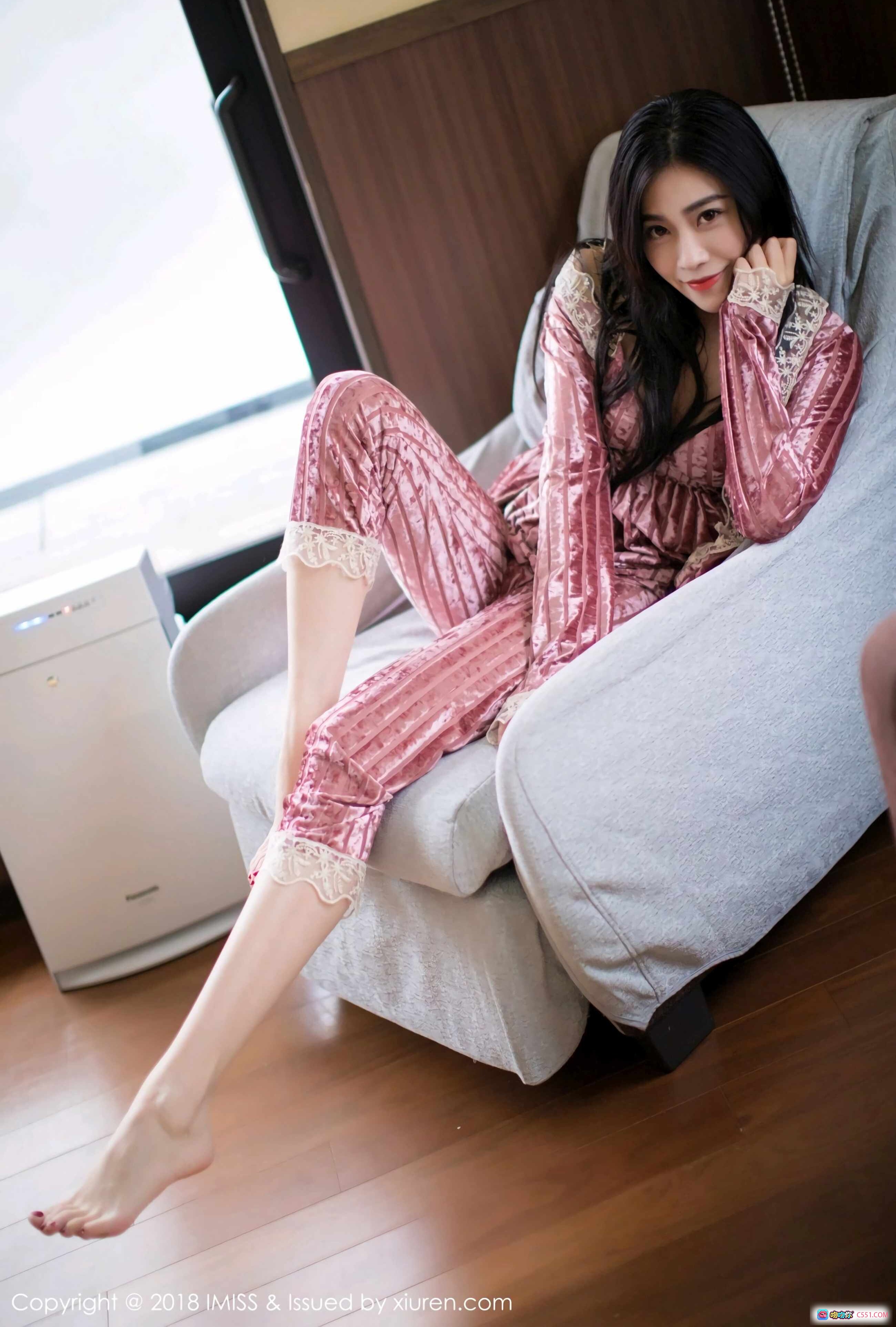 图片[6] - 许诺Sabrina粉色丝绒睡衣写真｜IMiss爱蜜社2018 VOL.272｜蕾丝边V领性感居家风 - 就要吻