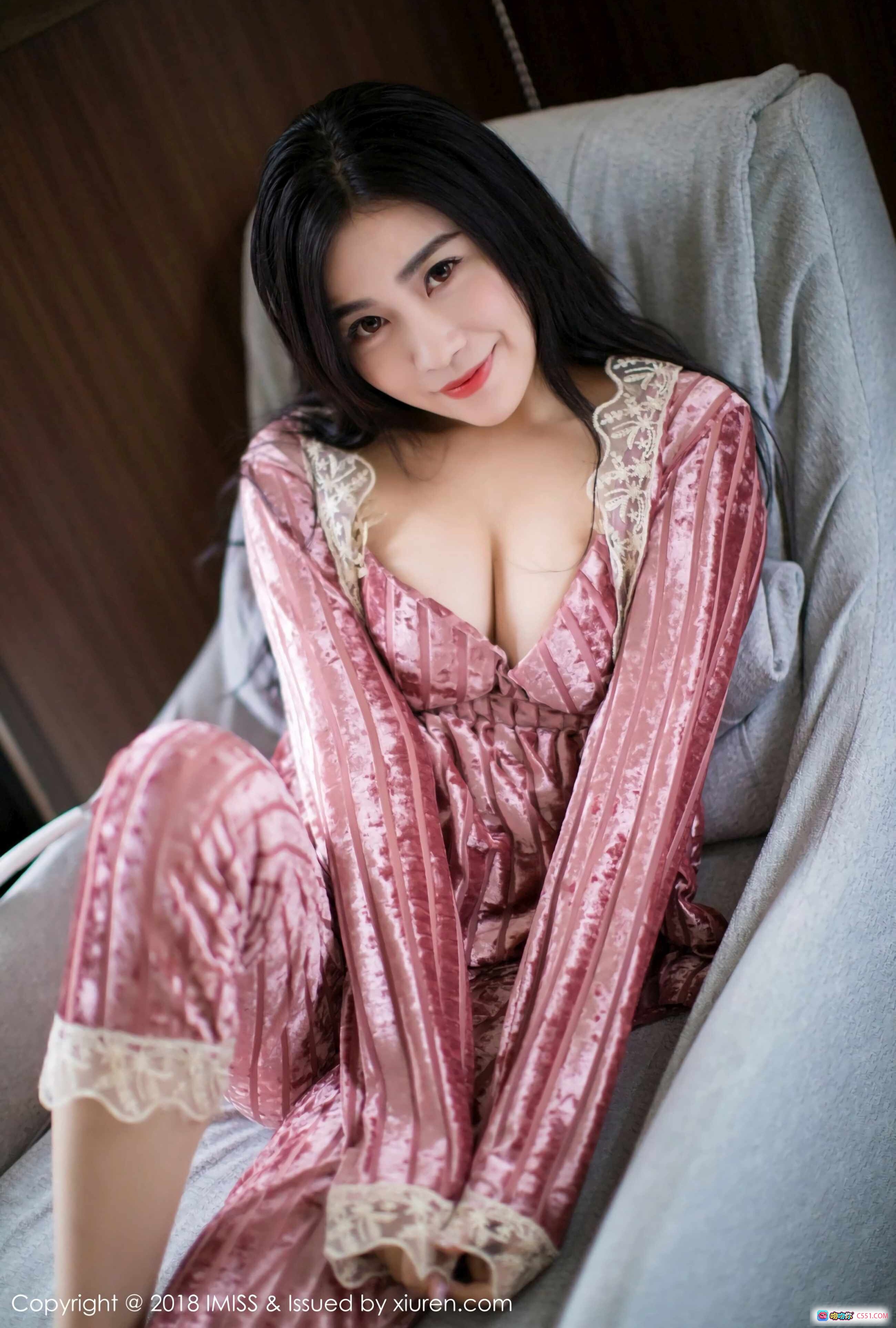 许诺Sabrina粉色丝绒睡衣写真｜IMiss爱蜜社2018 VOL.272｜蕾丝边V领性感居家风 - 就要吻