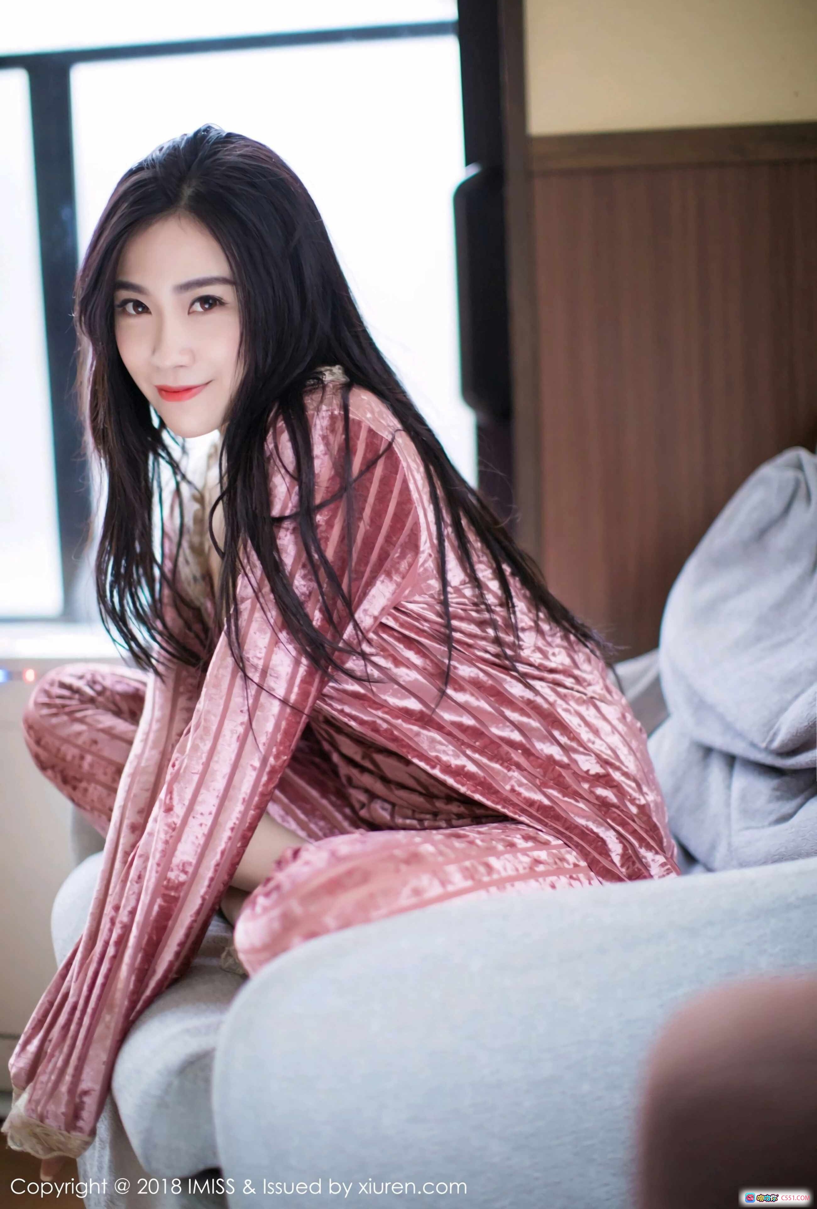 图片[10] - 许诺Sabrina粉色丝绒睡衣写真｜IMiss爱蜜社2018 VOL.272｜蕾丝边V领性感居家风 - 就要吻