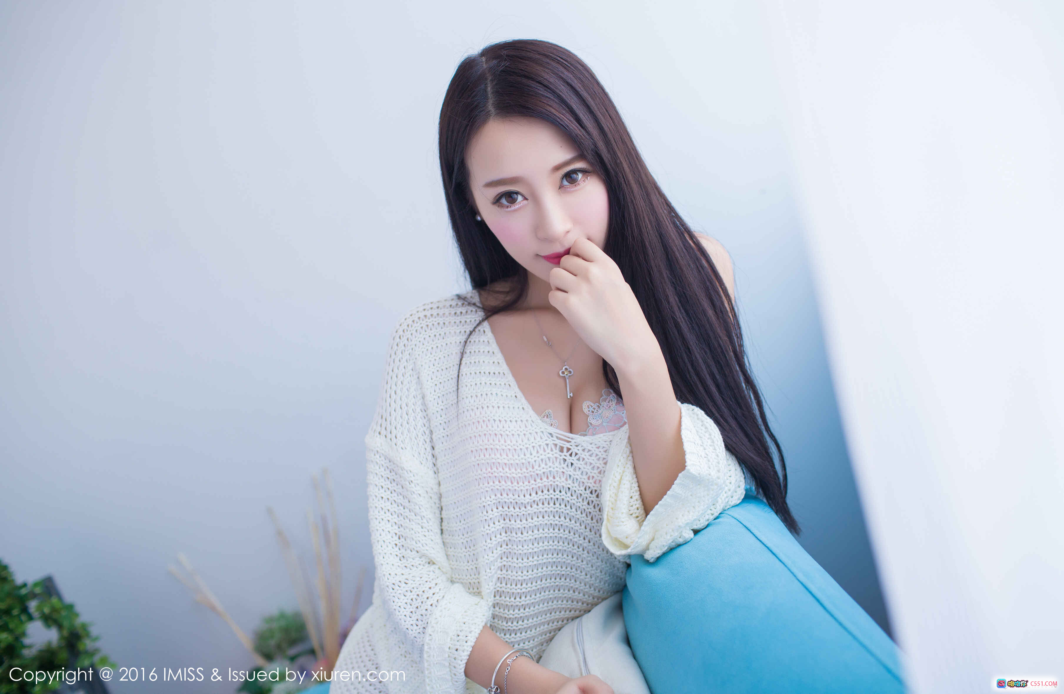 图片[5] - 王曼妮白衬衫写真 清新甜美少女风 室内柔光私房照 IMiss爱蜜社2016 VOL.137 长发红唇居家美拍 - 就要吻