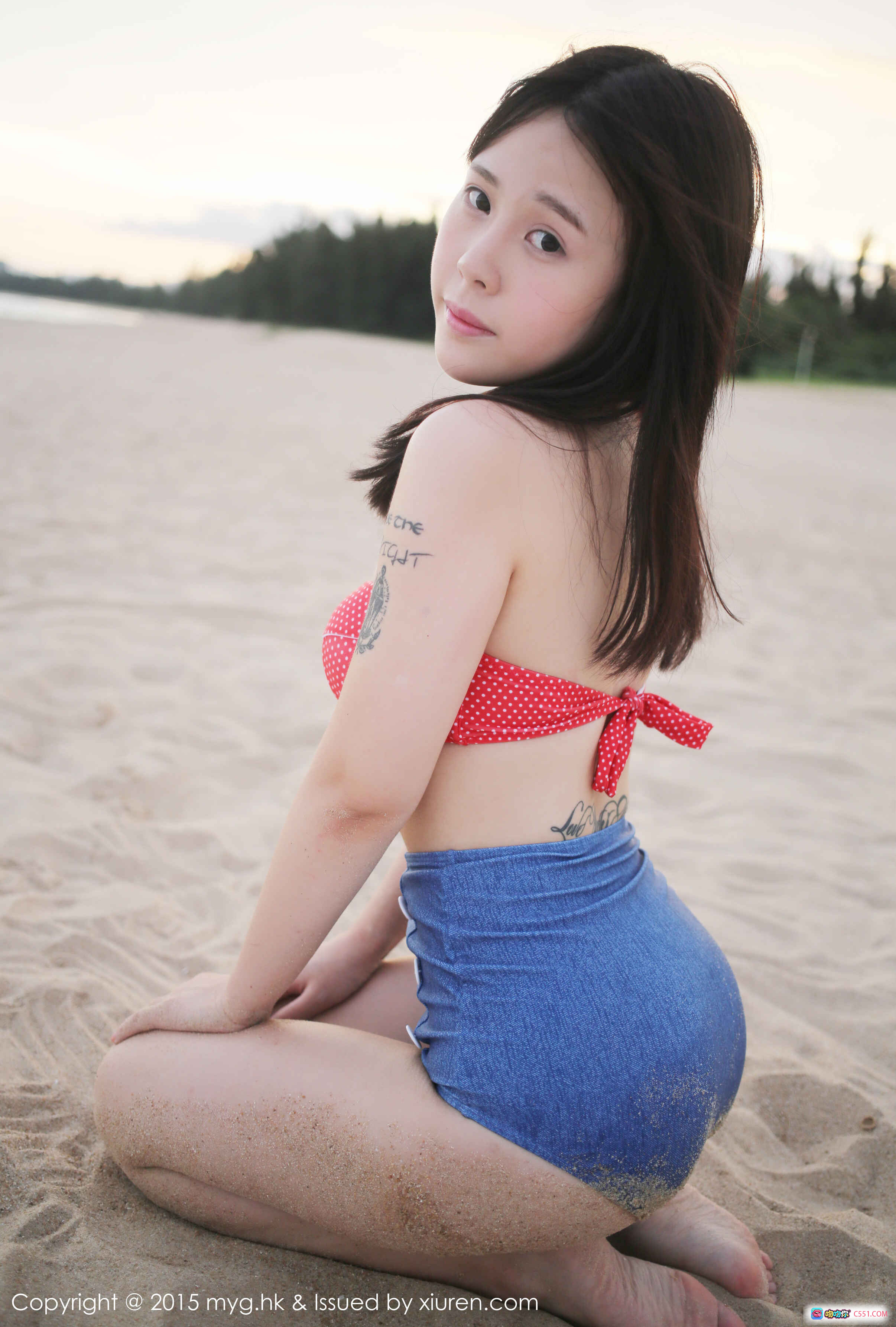 图片[5] - MyGirl美媛馆Evelyn艾莉2015.11.16 Vol.175泳池边绿植写真黑吊带性感美胸自然光户外私房照 - 就要吻