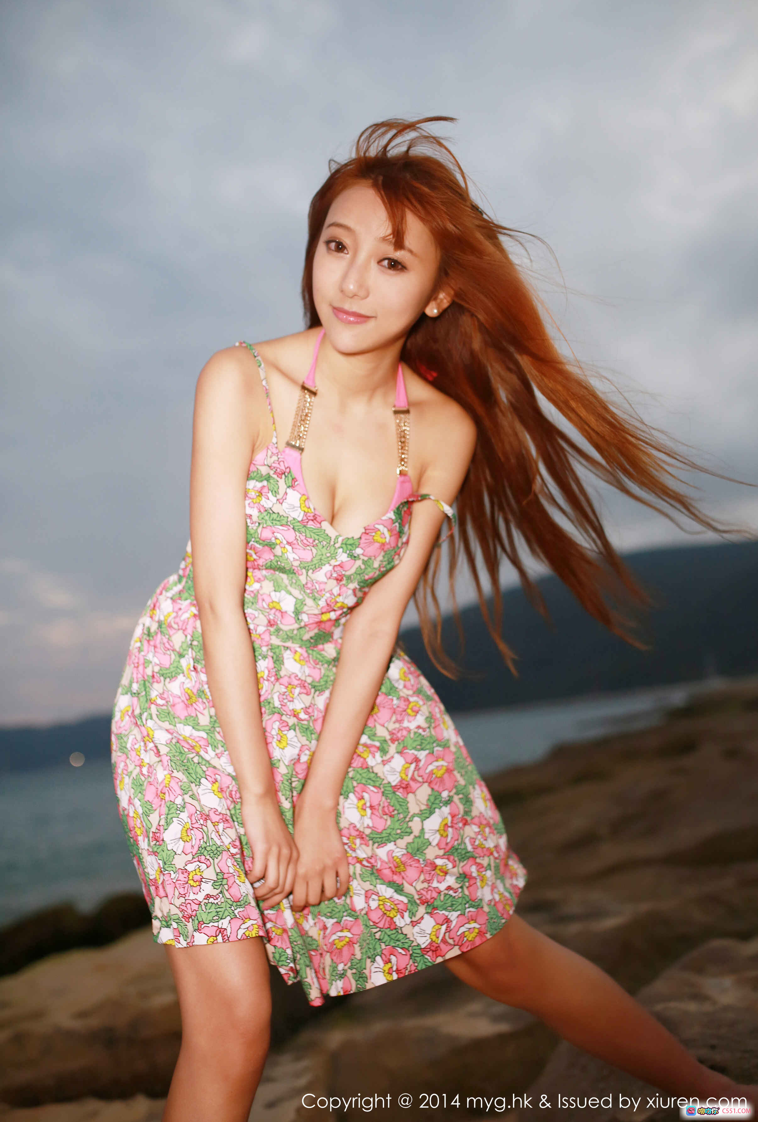 图片[5] - 王馨瑶yanni沙滩花裙写真 | MyGirl美媛馆2014 Vol.051 | 粉绿花卉吊带裙 | 清新甜美少女风 | 海边度假风拍照 - 就要吻