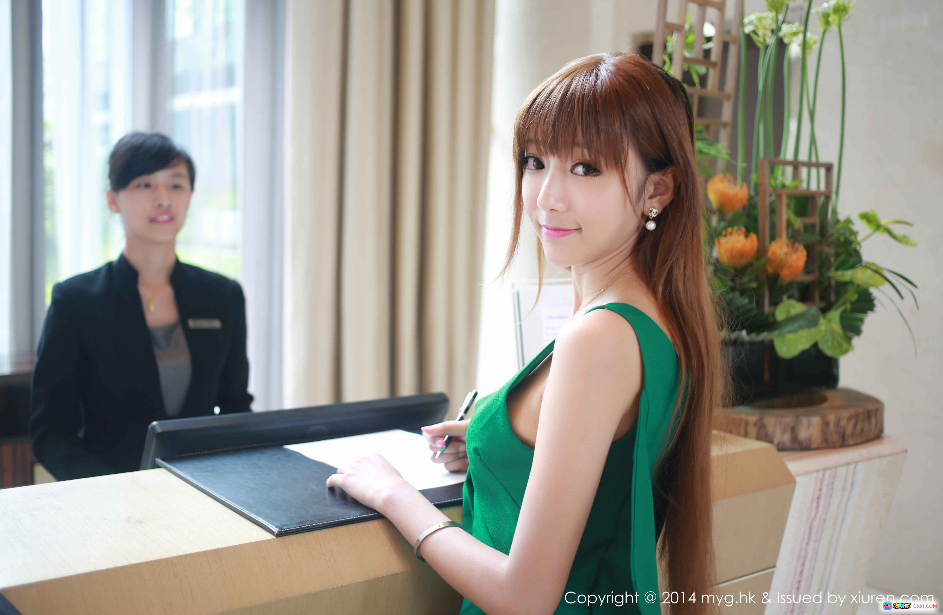 图片[8] - 王馨瑶yanni绿色礼服旋转门优雅写真 | MyGirl美媛馆2014 Vol.038高清图集 - 就要吻