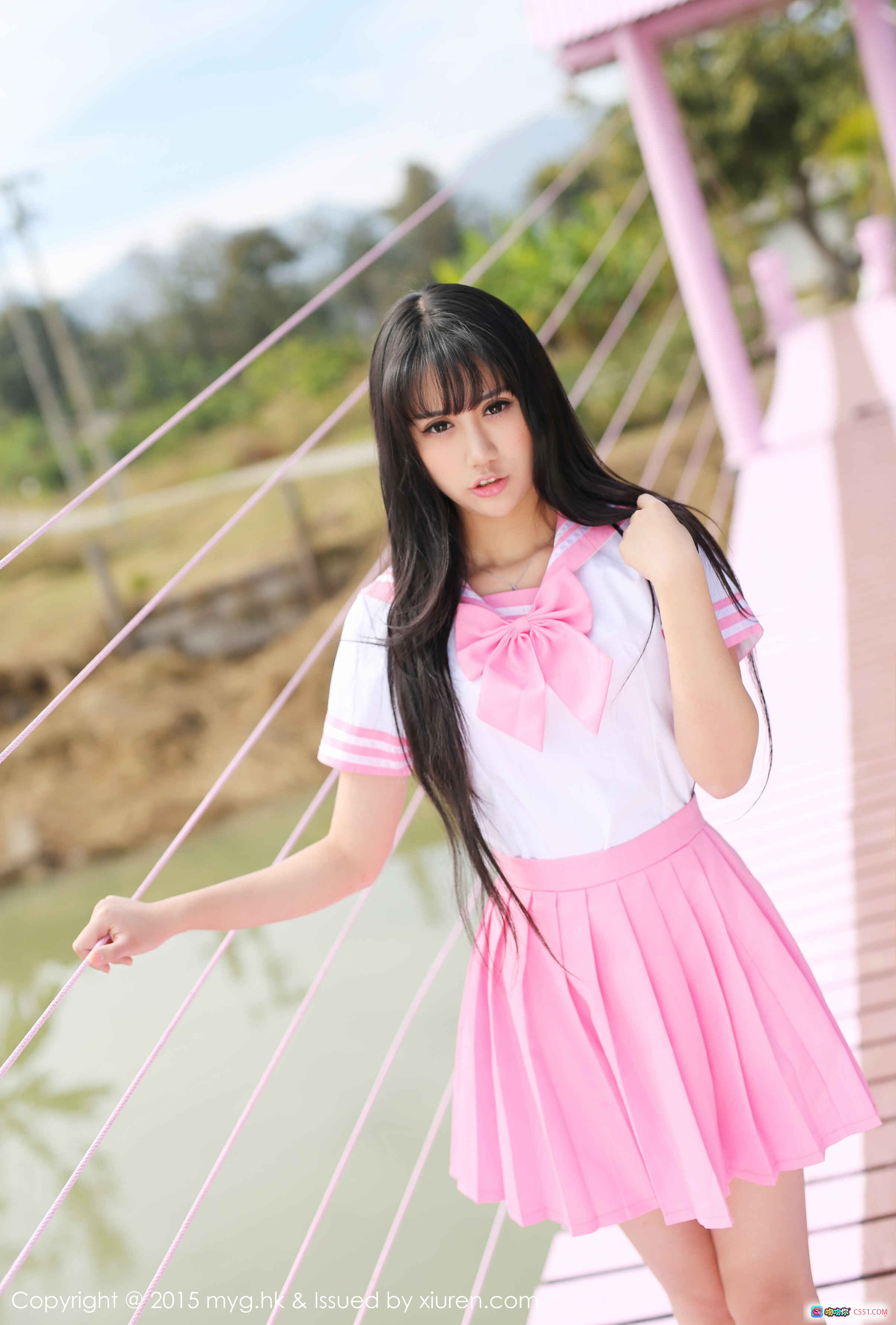 图片[1] - 杨晓青儿粉色水手服写真 | MyGirl美媛馆2015 Vol.099 | 清新校园风少女外拍 | 桥上自然光人像摄影 - 就要吻