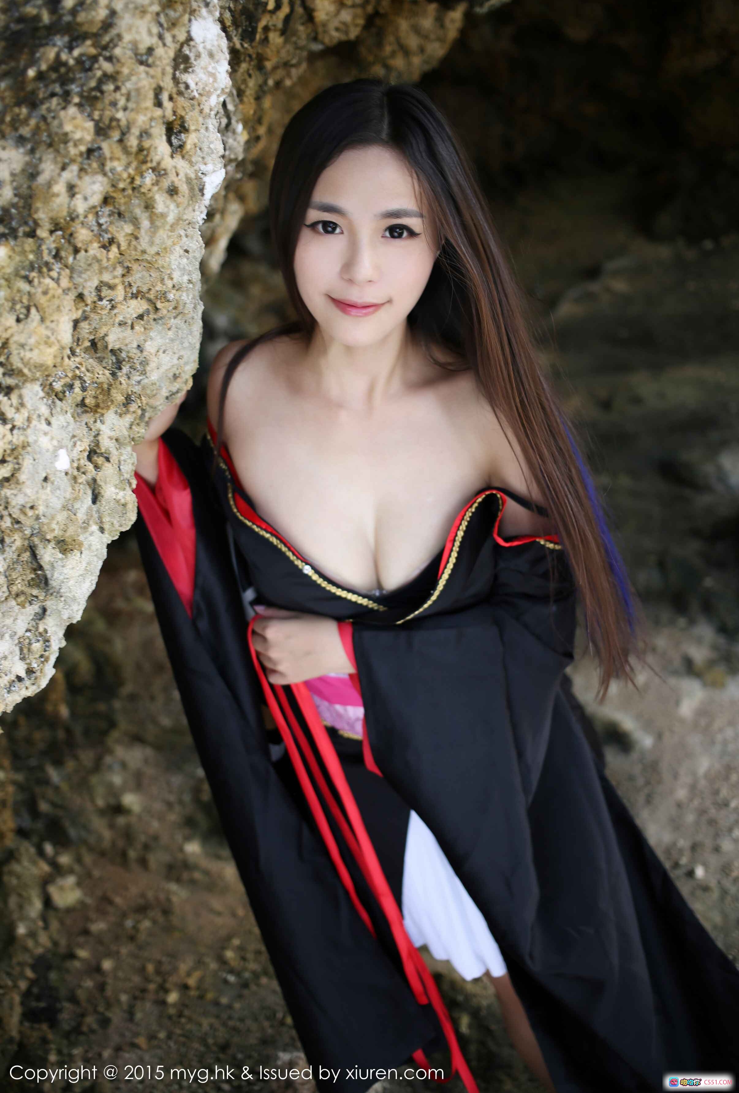 MyGirl美媛馆Vol.136 moa小姐岩石洞穴写真 黑红和风抹胸长裙 性感优雅自然光人像摄影 2015年8月3日发布 - 就要吻