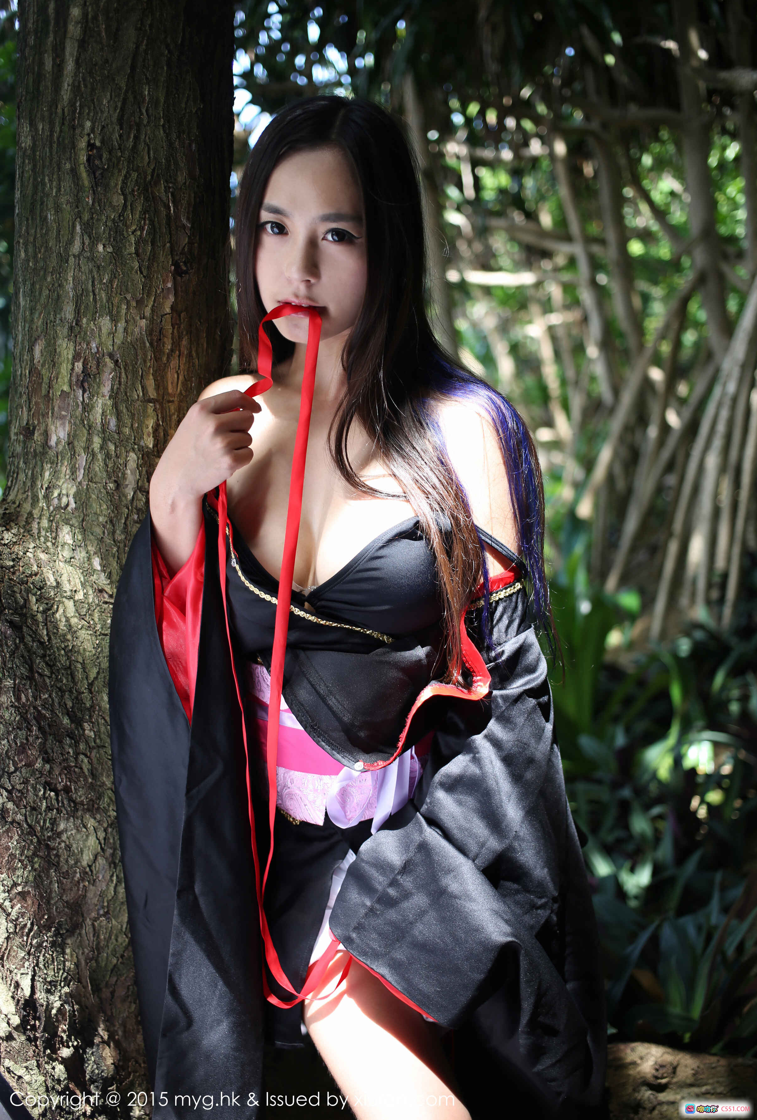 图片[7] - MyGirl美媛馆Vol.136 moa小姐岩石洞穴写真 黑红和风抹胸长裙 性感优雅自然光人像摄影 2015年8月3日发布 - 就要吻