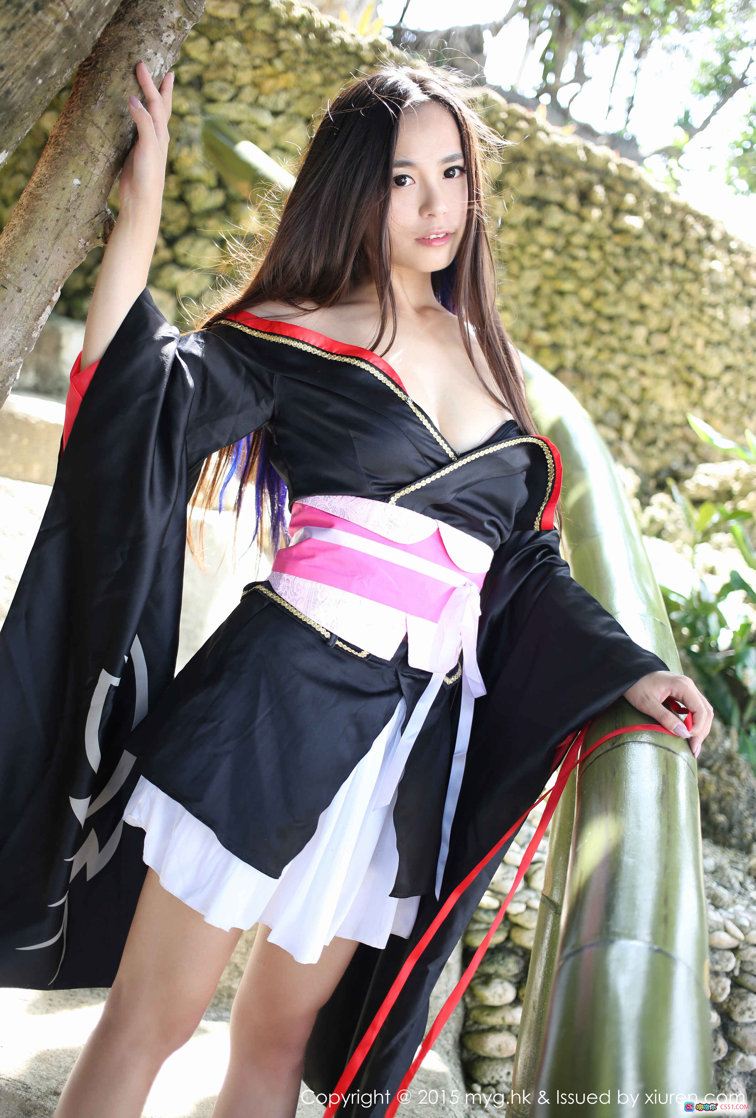 图片[10] - MyGirl美媛馆Vol.136 moa小姐岩石洞穴写真 黑红和风抹胸长裙 性感优雅自然光人像摄影 2015年8月3日发布 - 就要吻