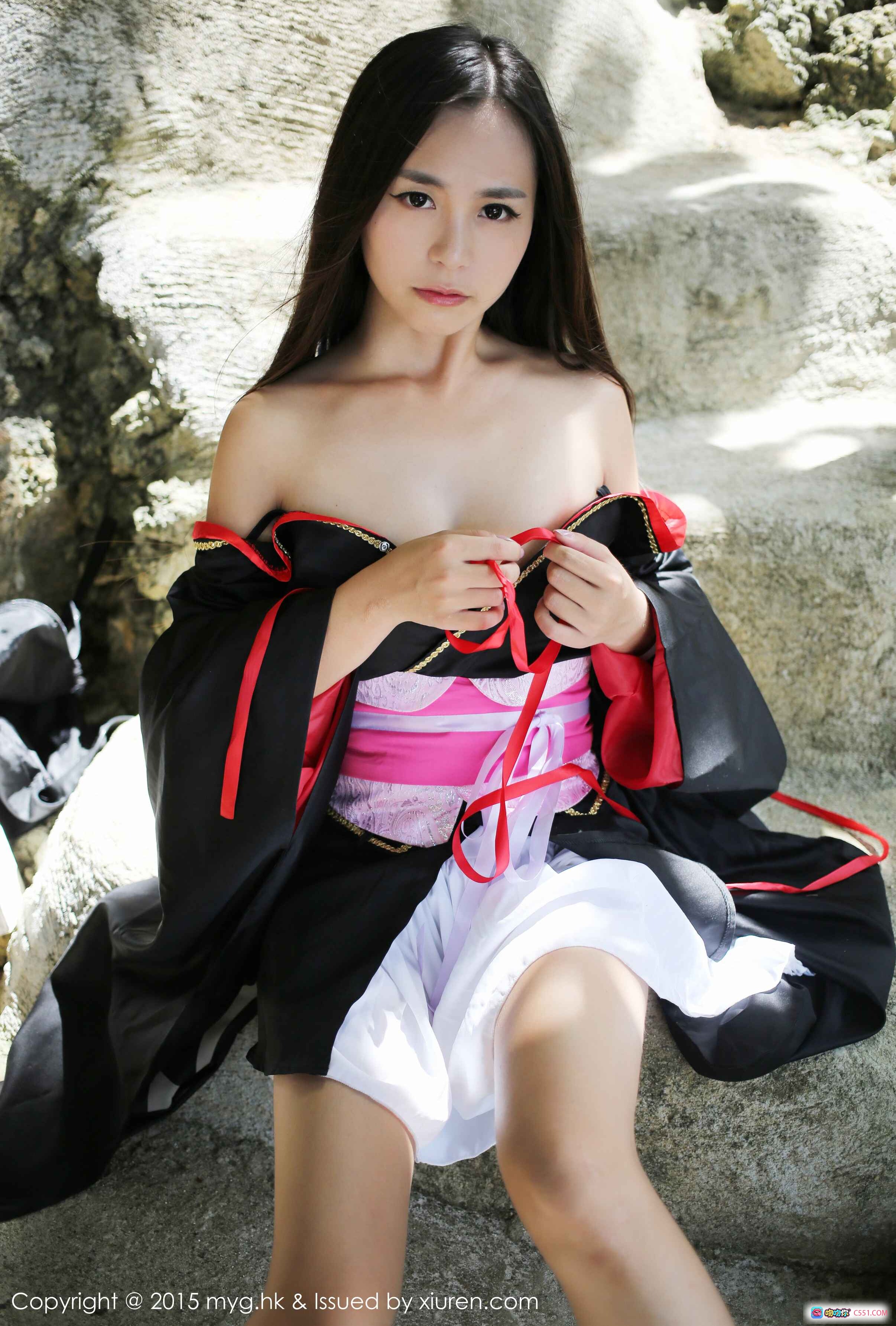 图片[6] - MyGirl美媛馆Vol.136 moa小姐岩石洞穴写真 黑红和风抹胸长裙 性感优雅自然光人像摄影 2015年8月3日发布 - 就要吻