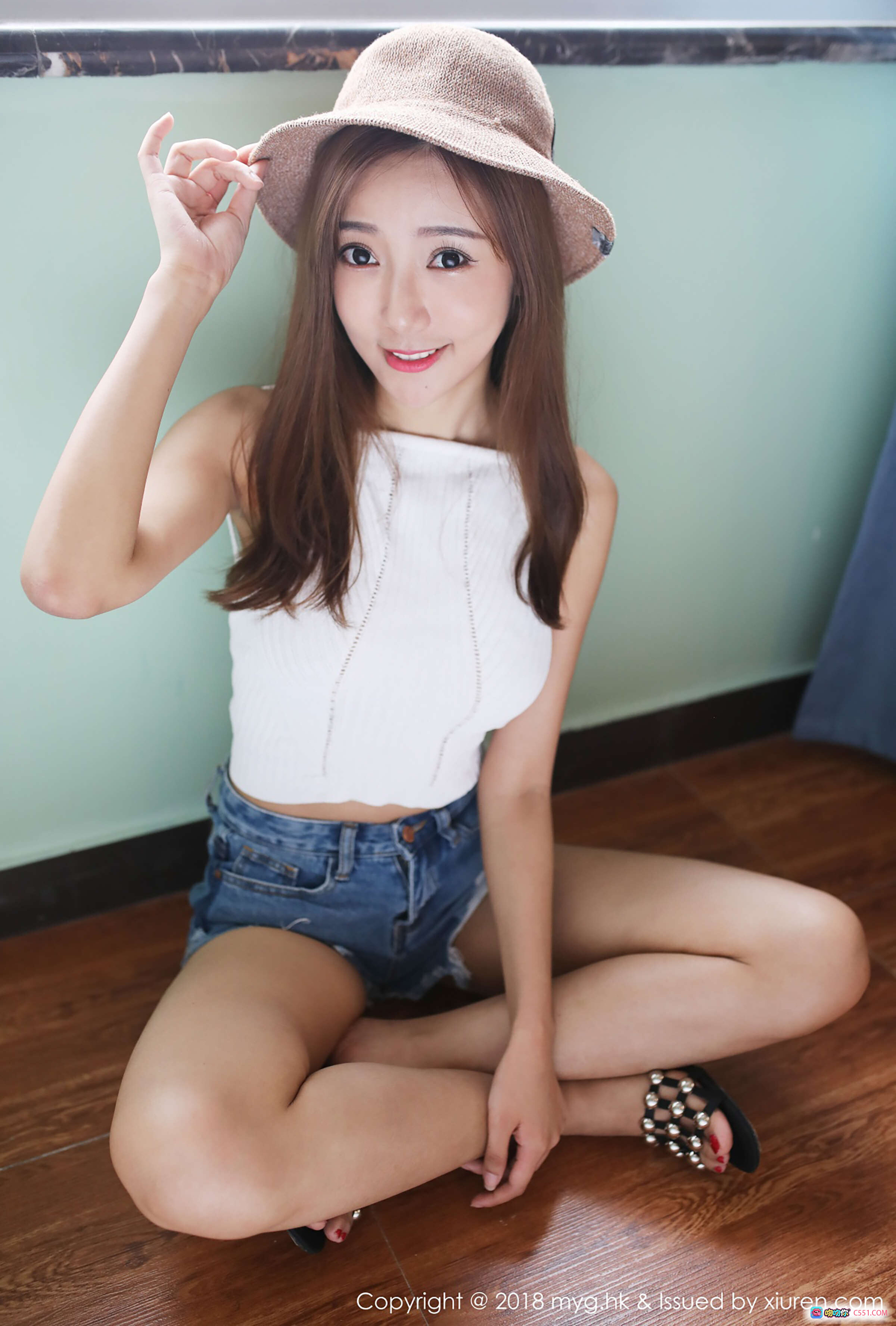 图片[4] - 王馨瑶yanni清新写真 | 白色吊带上衣搭配黑色蕾丝裙 | MyGirl美媛馆Vol.312优雅私房照 - 就要吻