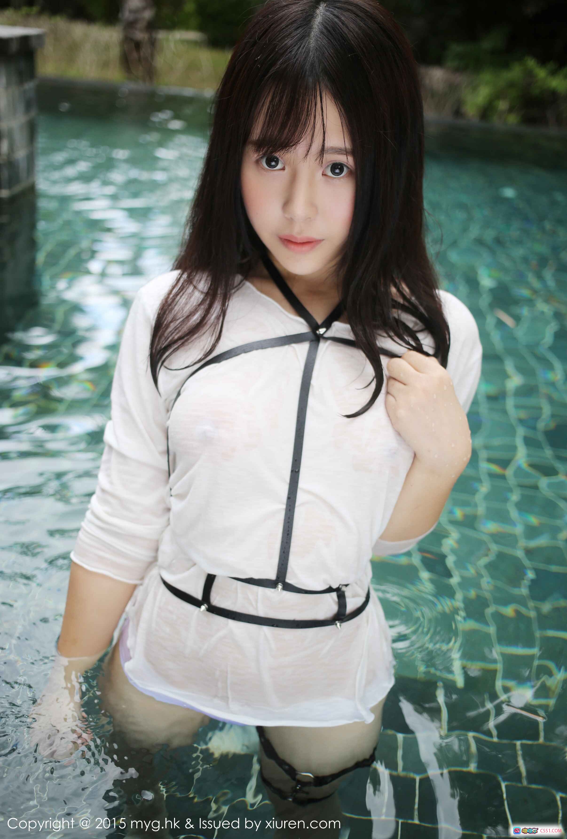 图片[2] - Evelyn艾莉泳池湿身写真｜MyGirl美媛馆2015 Vol.170 白衬衫黑绑带诱惑 清新自然户外水景美少女 - 就要吻