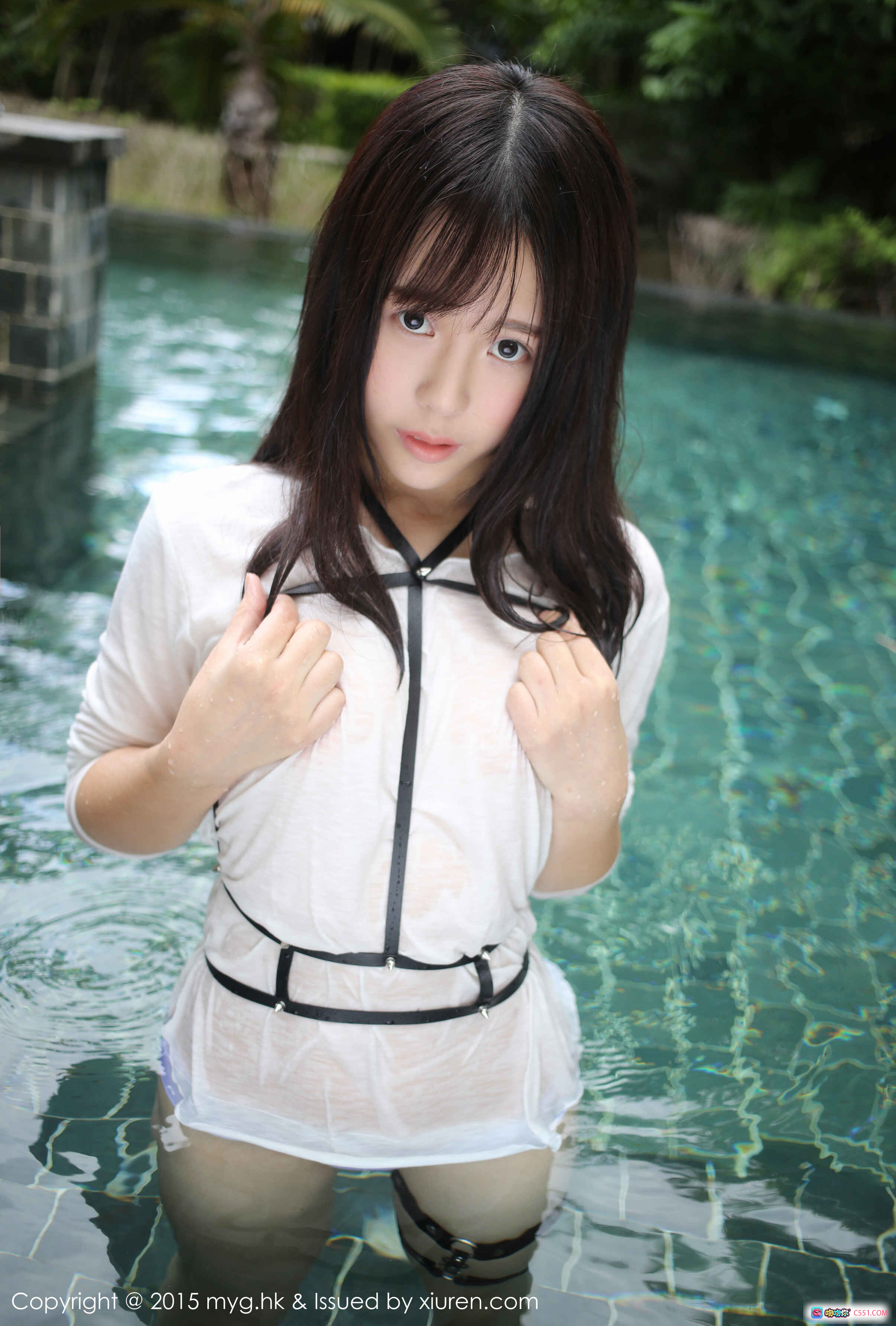图片[1] - Evelyn艾莉泳池湿身写真｜MyGirl美媛馆2015 Vol.170 白衬衫黑绑带诱惑 清新自然户外水景美少女 - 就要吻