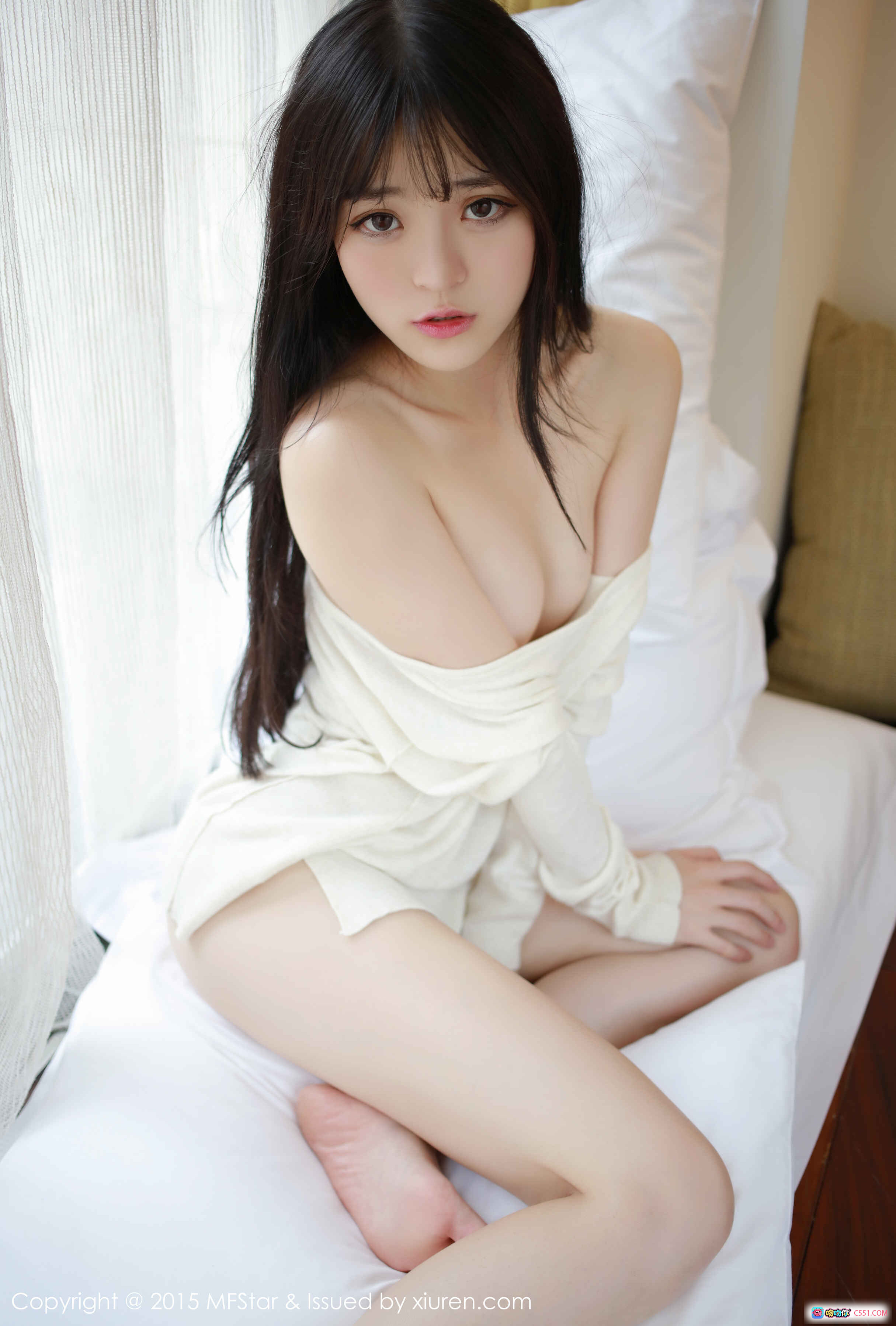 图片[4] - 伊小七MoMo首次旅拍写真 | MFStar模范学院Vol.029 | 白色露肩长裙床上私房照 | 2015年10月17日发布 - 就要吻