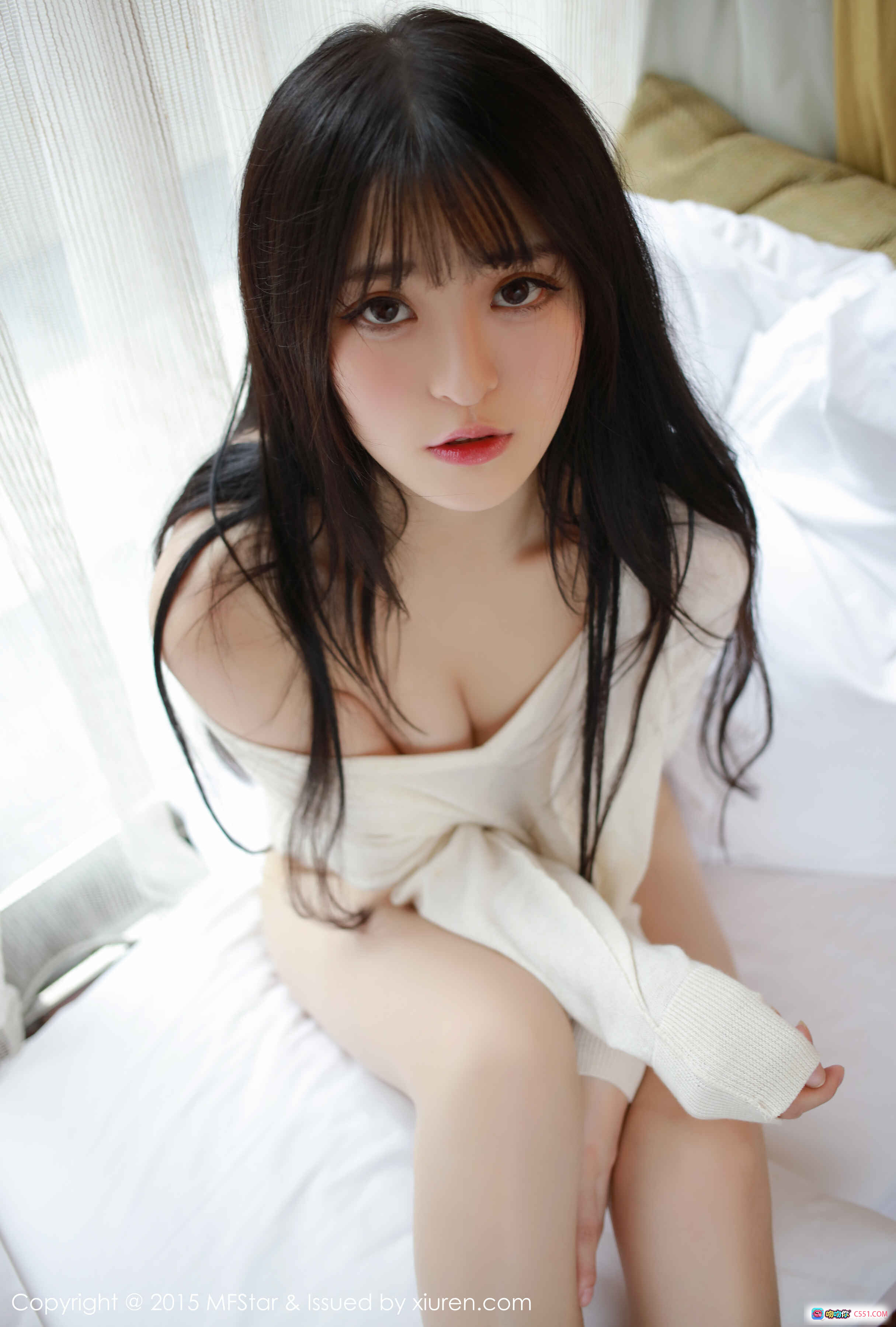 图片[8] - 伊小七MoMo首次旅拍写真 | MFStar模范学院Vol.029 | 白色露肩长裙床上私房照 | 2015年10月17日发布 - 就要吻