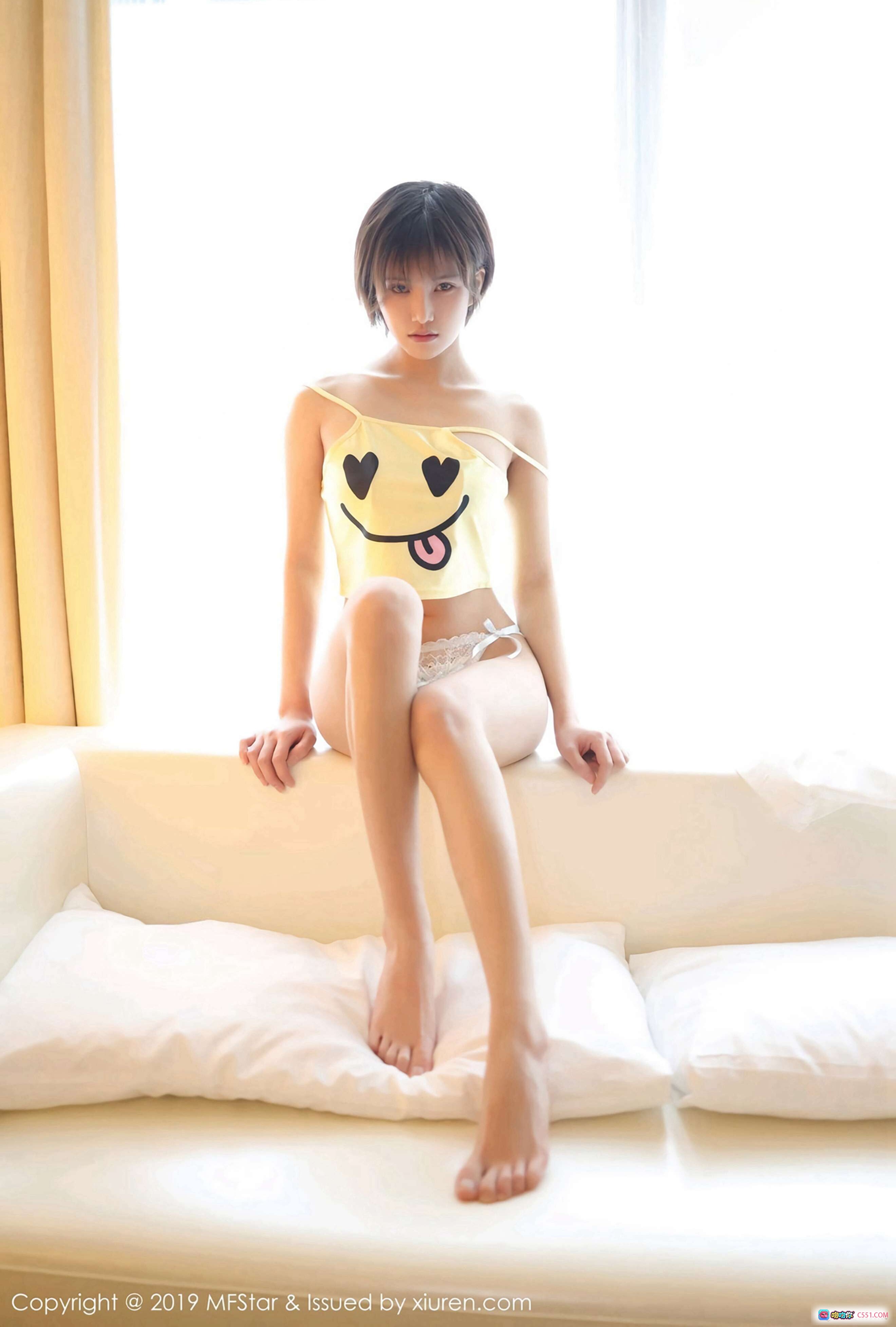 图片[8] - 小姿2002 MFStar模范学院Vol.178 黄色爱心笑脸吊带 白色短裙 床上写真 清新少女风 2019年3月4日发布 - 就要吻