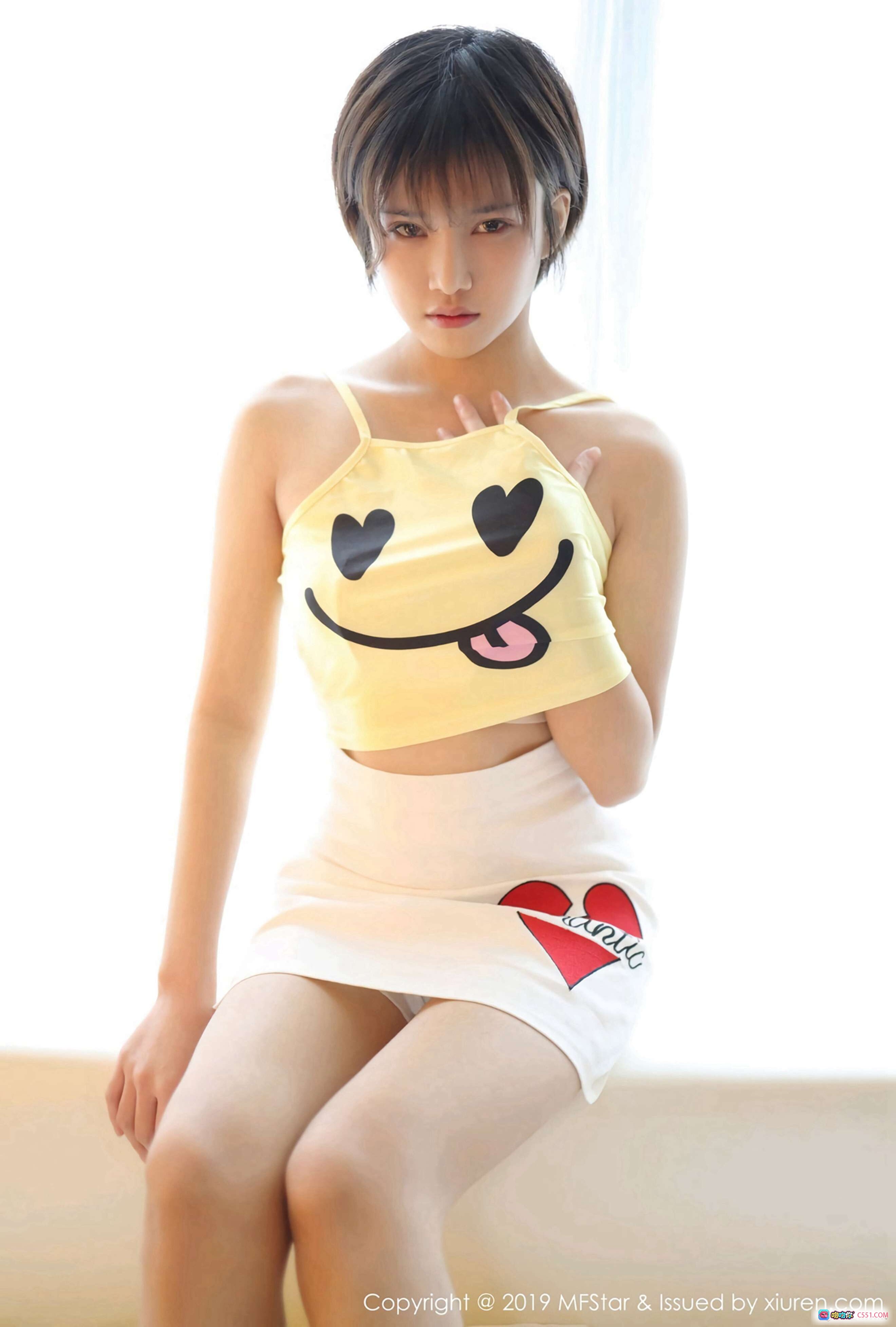图片[7] - 小姿2002 MFStar模范学院Vol.178 黄色爱心笑脸吊带 白色短裙 床上写真 清新少女风 2019年3月4日发布 - 就要吻