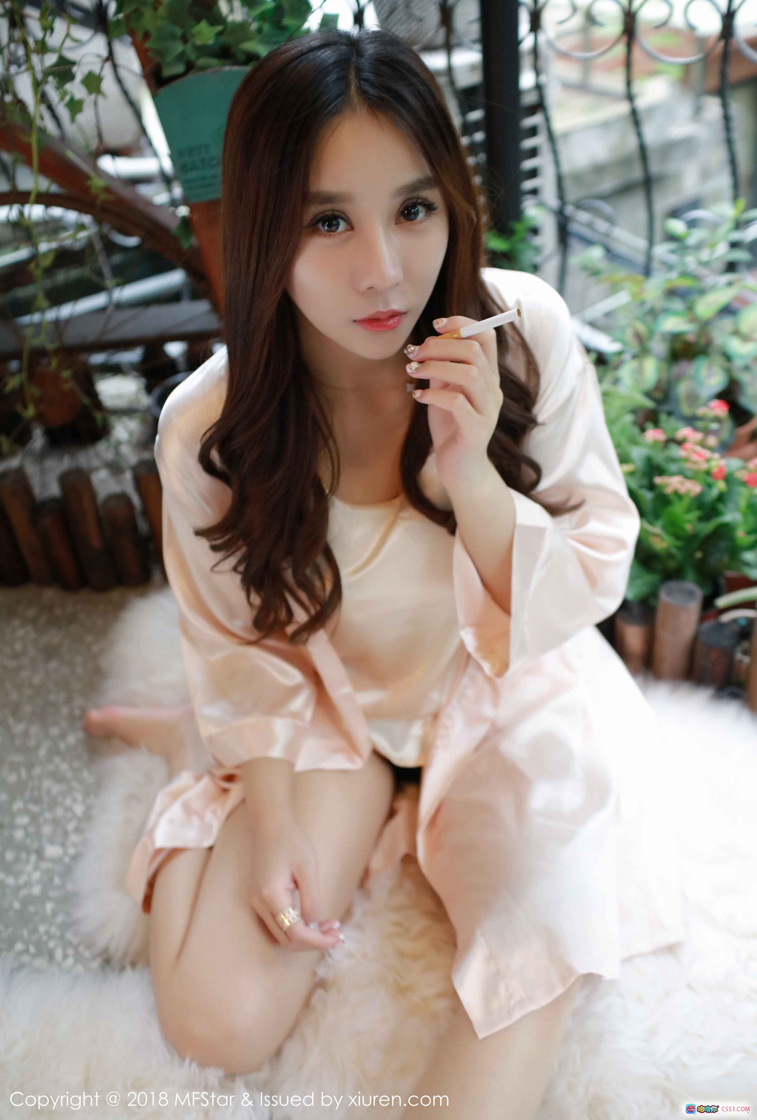 图片[7] - 昆熙Quincey女仆装写真 | MFStar模范学院2018 Vol.115 | 甜美蕾丝头饰+灰色制服+草莓甜点户外拍摄 - 就要吻