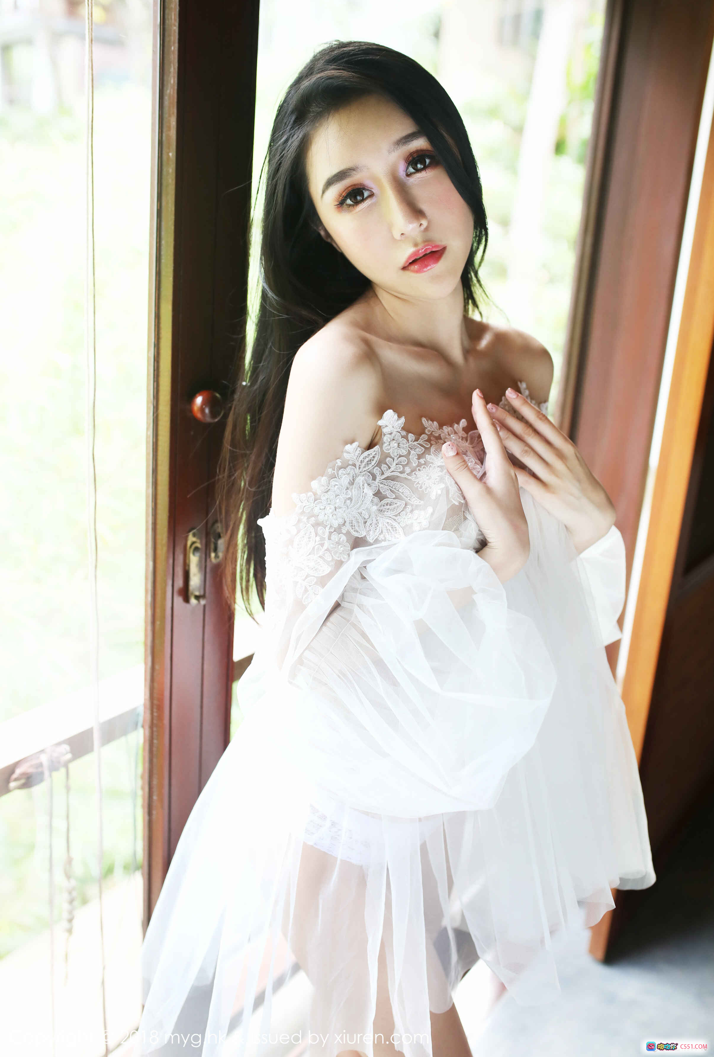 图片[9] - 于大乔白色蕾丝露肩裙写真 | MyGirl美媛馆Vol.281清新自然窗边私房美照 - 就要吻