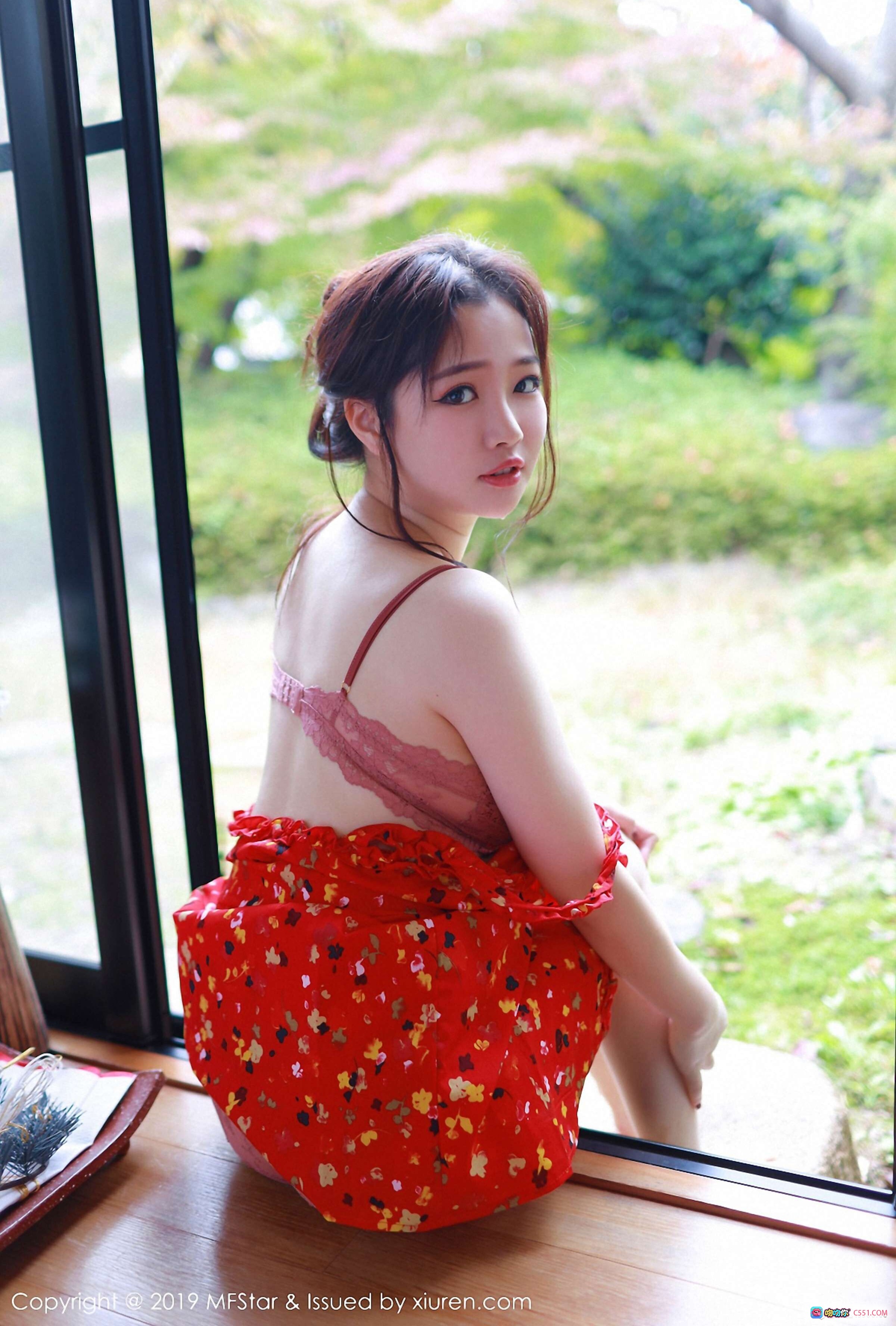 图片[5] - 徐cake MFStar模范学院2019.02.26 Vol.177 红色蕾丝内衣写真 甜美性感私房照 木质地板窗边自然光拍摄 - 就要吻