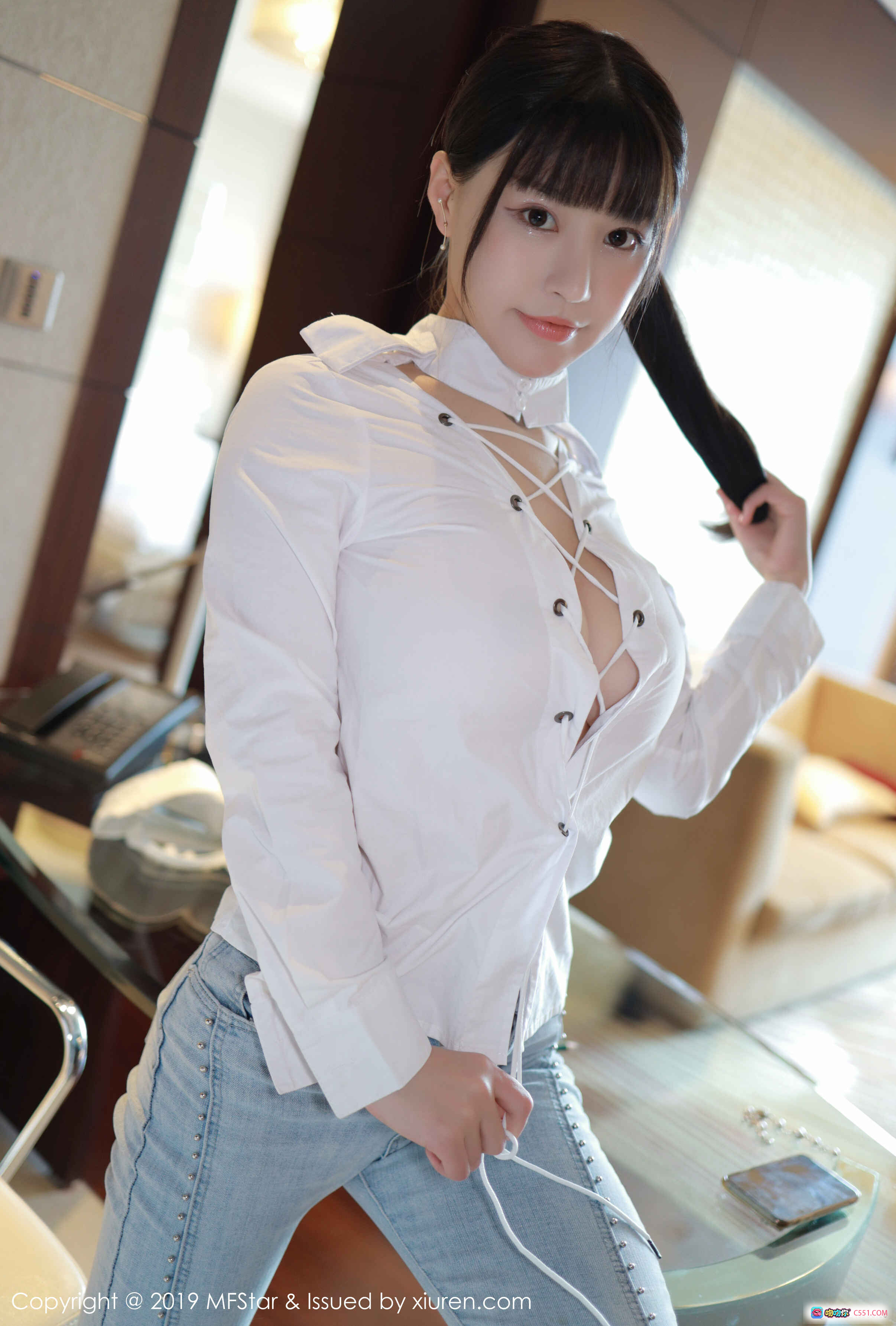 图片[6] - MFStar模范学院朱可儿2019.08.12 Vol.207 白衬衫系带蕾丝牛仔裤粉高跟写真美腿性感坐姿室内拍摄 - 就要吻