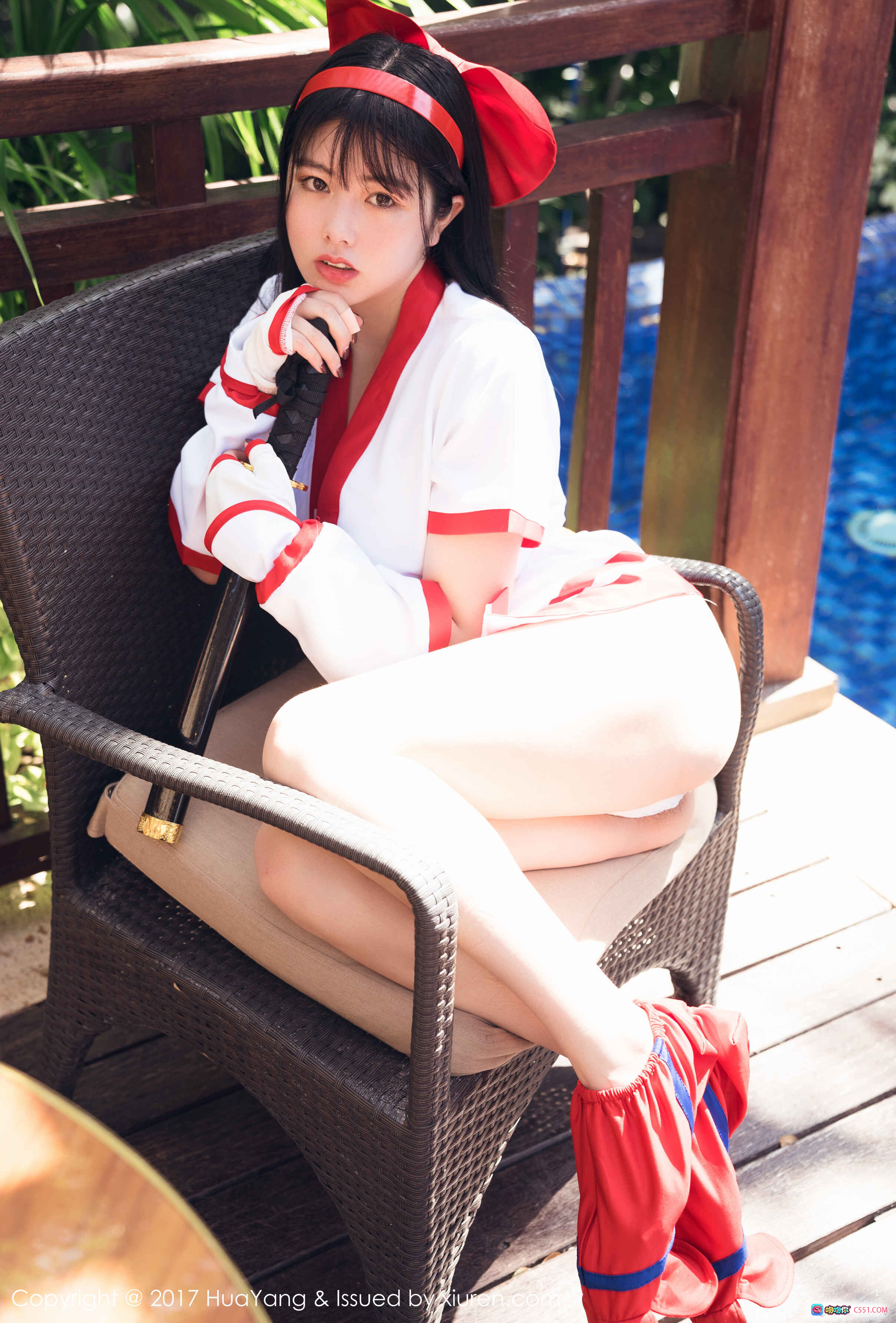 娜露Selena花漾2017写真Vol.018 红白女仆装泳池边藤椅美腿写真 40+1P高清图集 - 就要吻