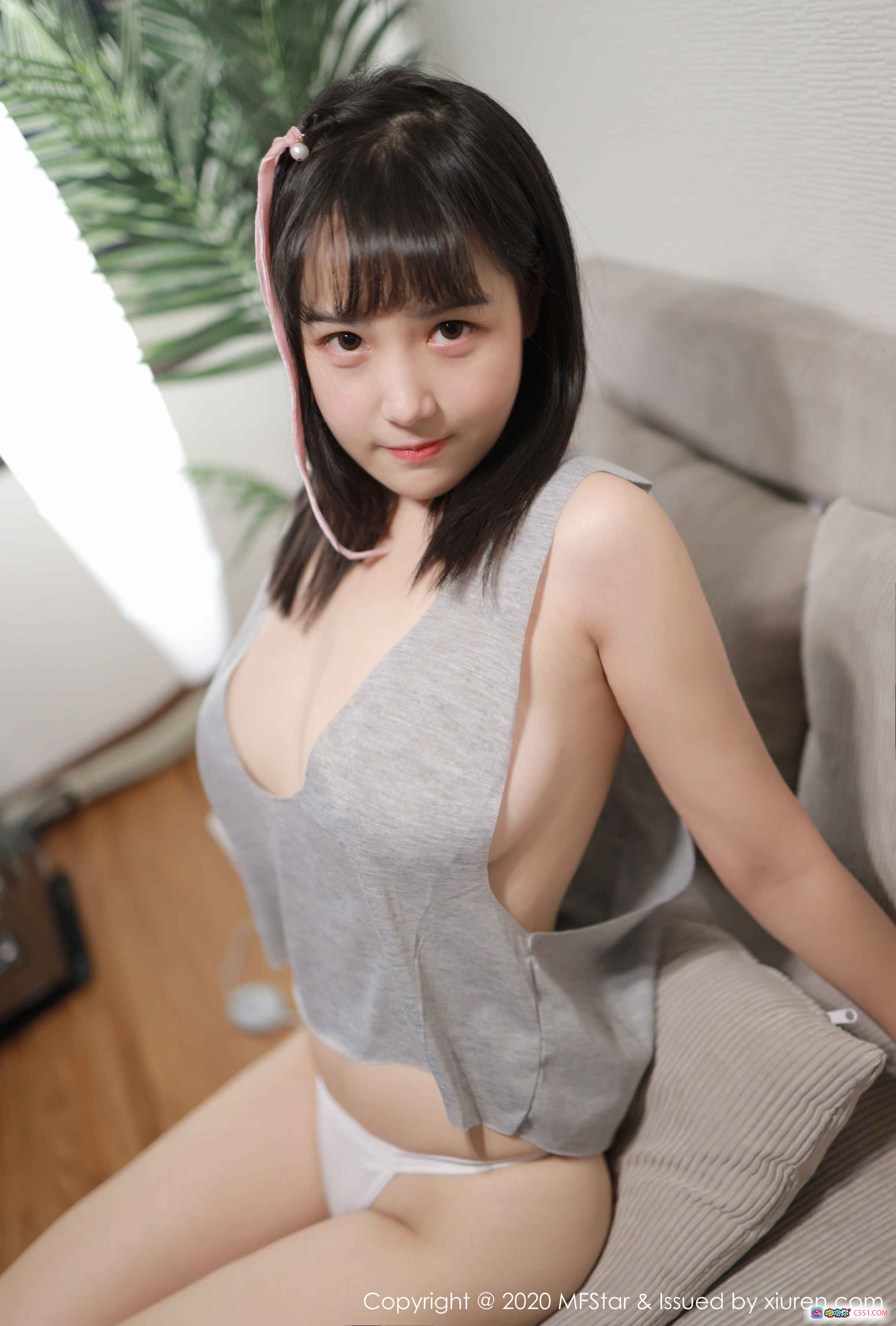 图片[10] - 徐微微mia性感写真 | MFStar模范学院Vol.266 | 灰色吊带裙居家沙发坐姿美腿特写 | 2020年高清私房摄影 - 就要吻