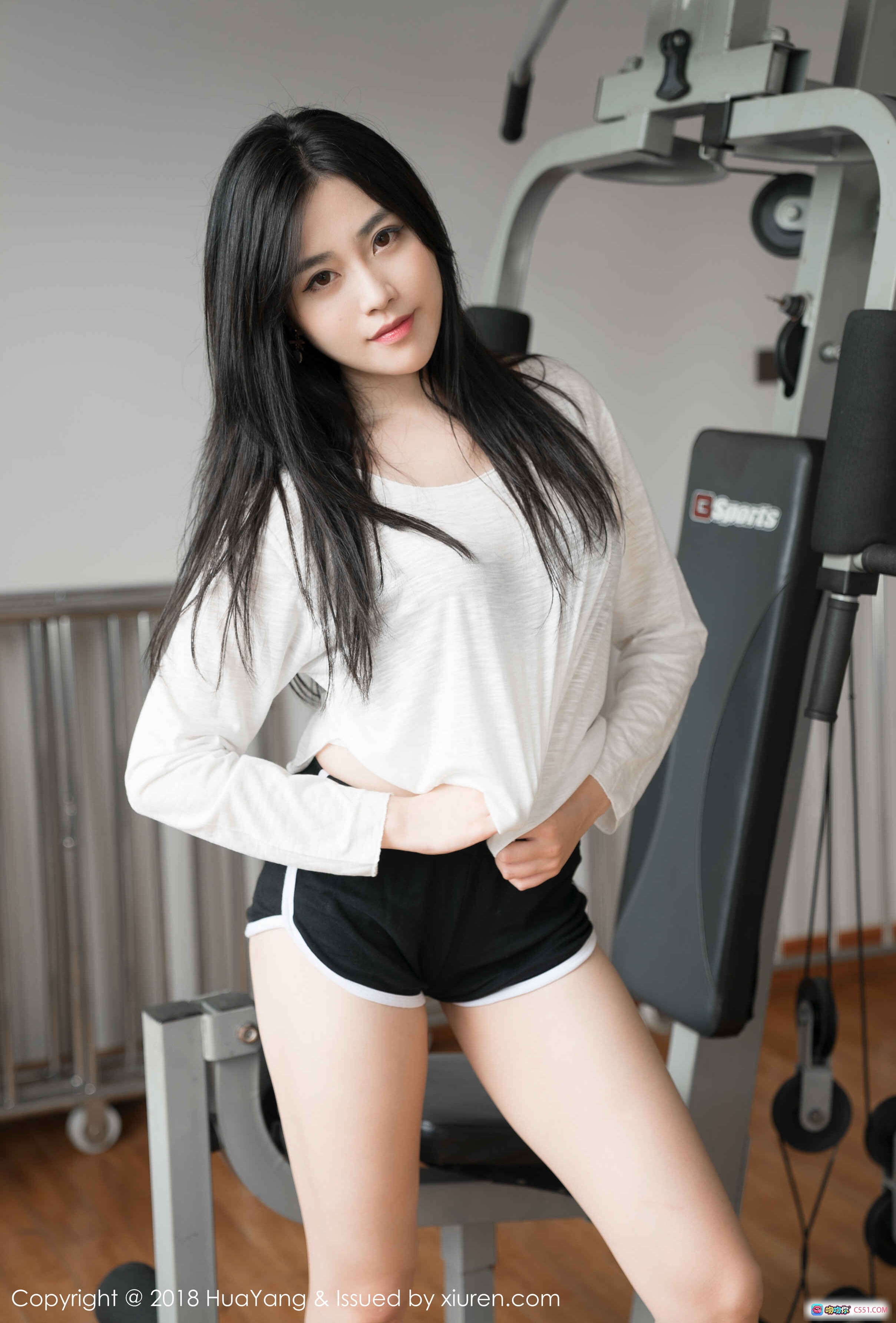 图片[8] - 许诺Sabrina花漾写真2018清新白衫长发美腿坐姿室内摄影优雅自然风 - 就要吻