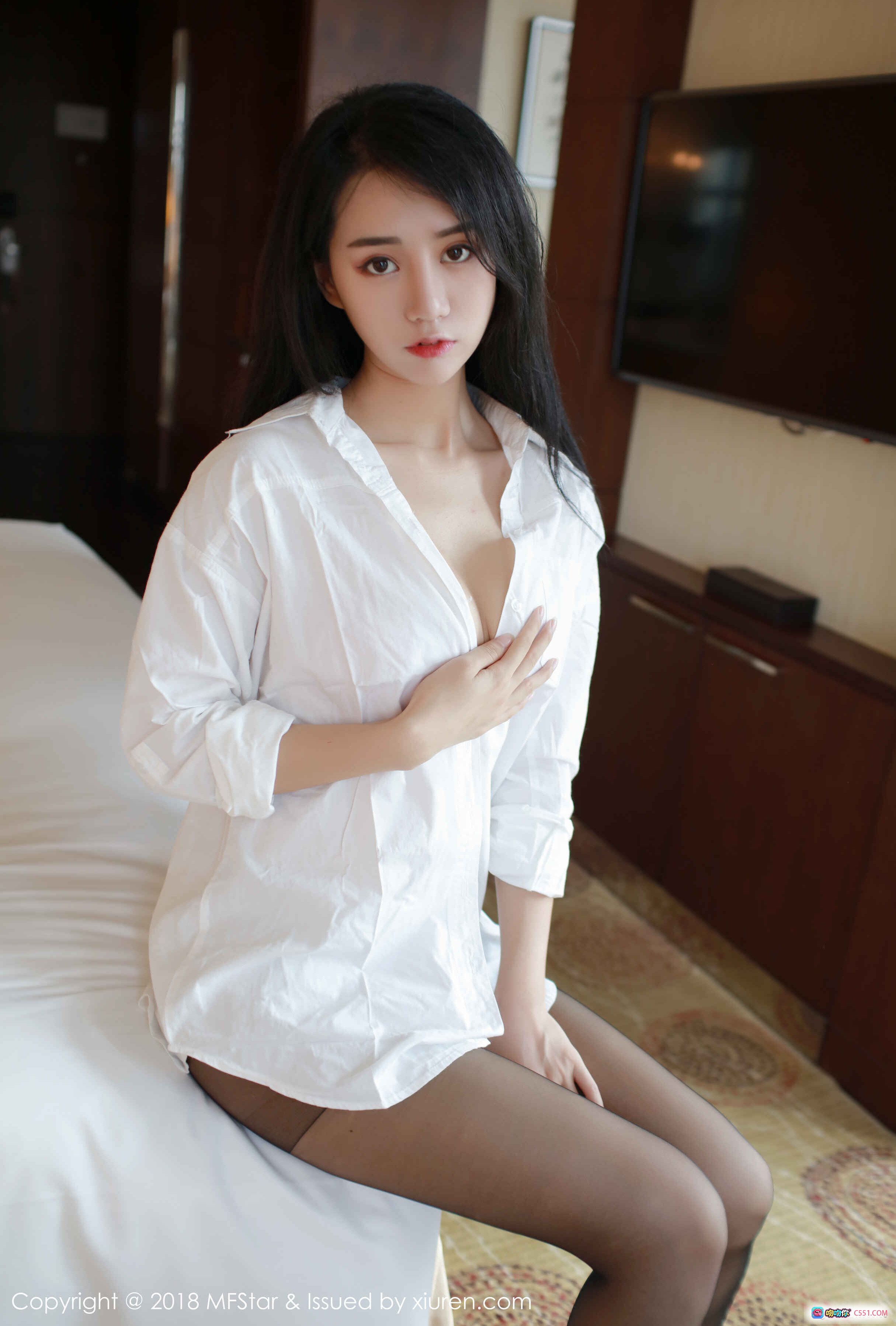 图片[9] - 白子嫣nicky性感写真 | MFStar模范学院Vol.156 | 白衬衫黑丝美腿 | 室内自然光私房照 - 就要吻