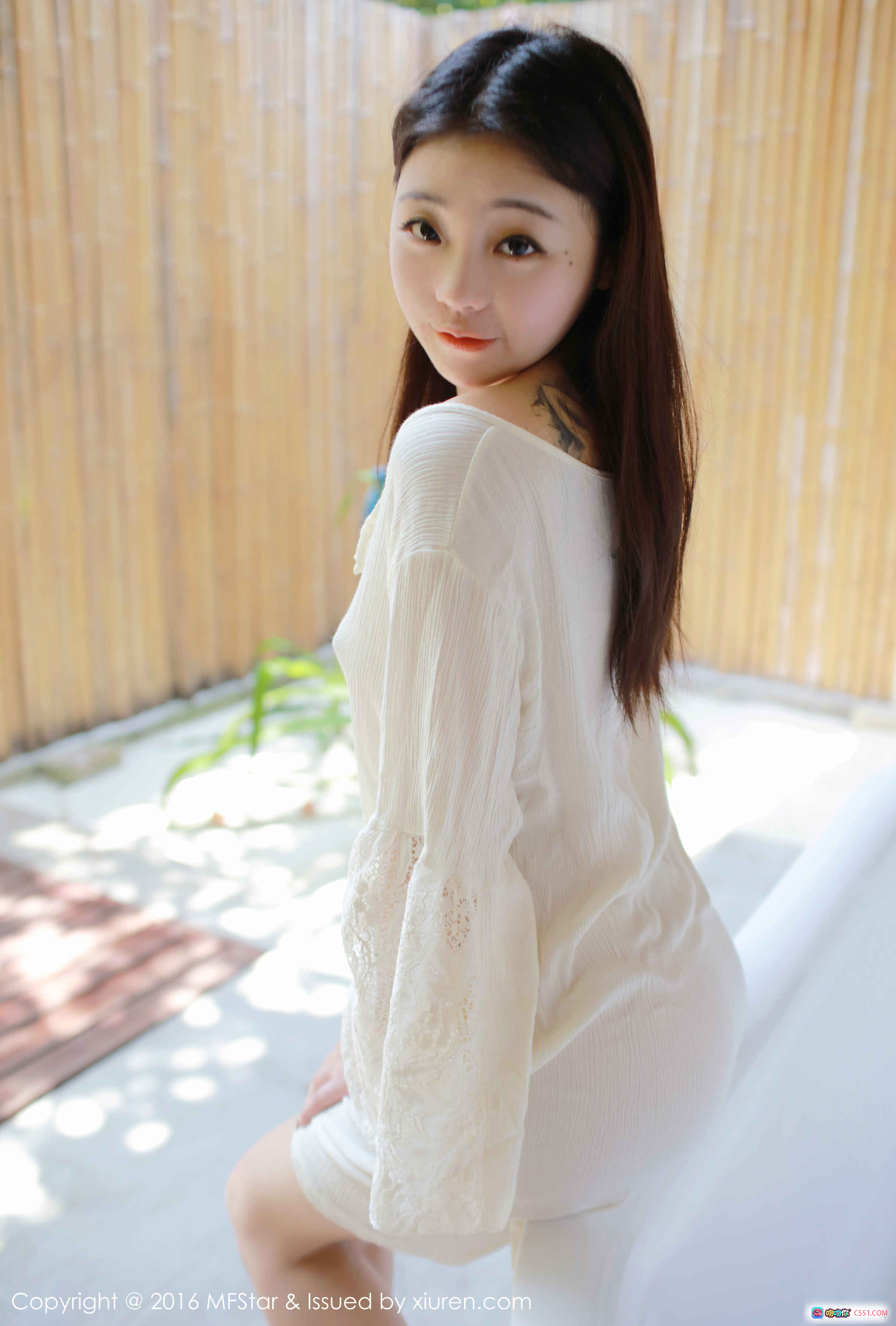 图片[1] - MFStar模范学院佘贝拉bella白色蕾丝长袖写真 2016年9月30日Vol.072 清新自然户外竹篱背景 53张高清美图 - 就要吻