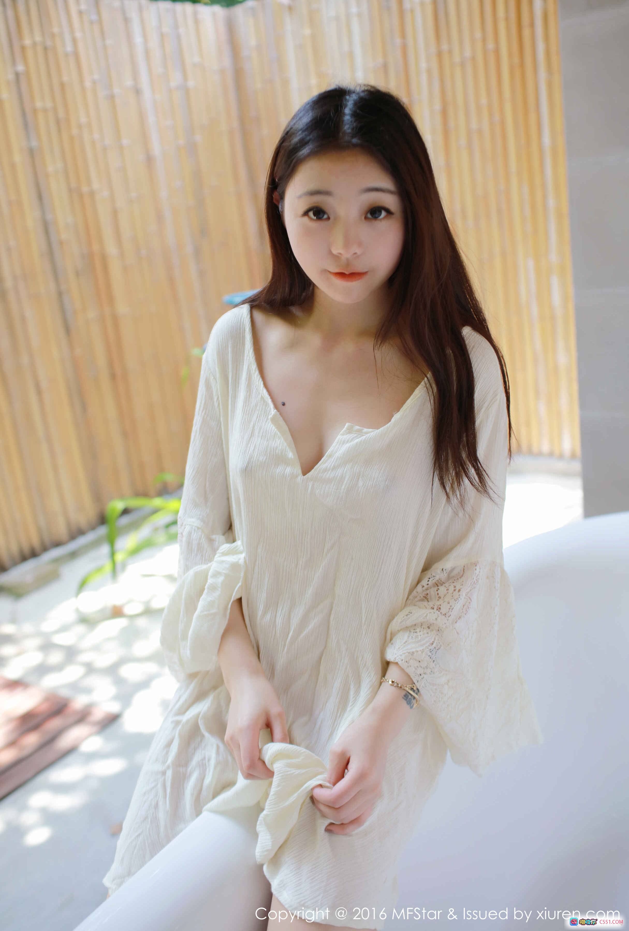 图片[9] - MFStar模范学院佘贝拉bella白色蕾丝长袖写真 2016年9月30日Vol.072 清新自然户外竹篱背景 53张高清美图 - 就要吻