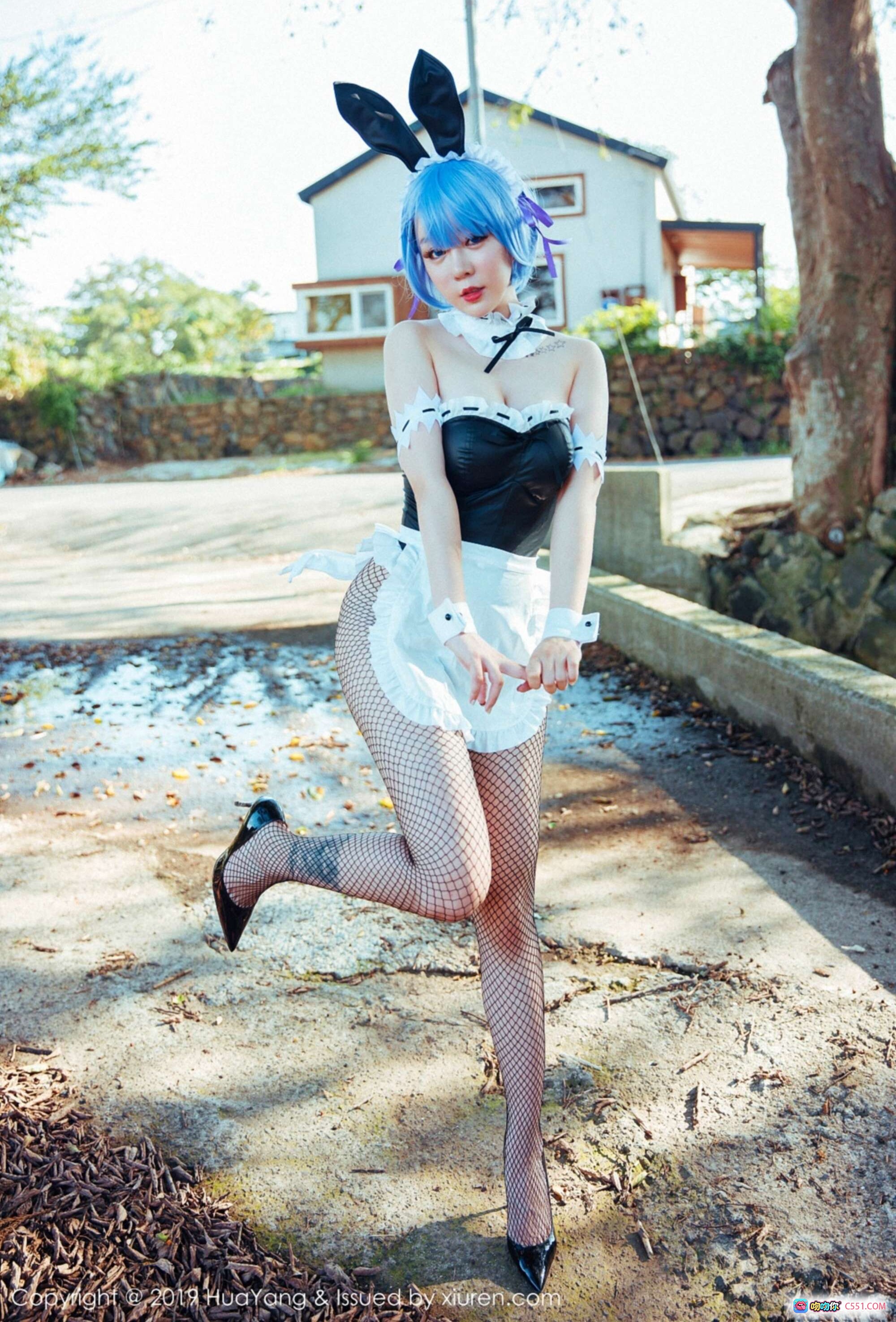 图片[2] - 王雨纯蓝发兔女郎cosplay写真 | 黑丝渔网袜高跟鞋户外拍摄 | HuaYang花漾2019Vol.115 - 就要吻