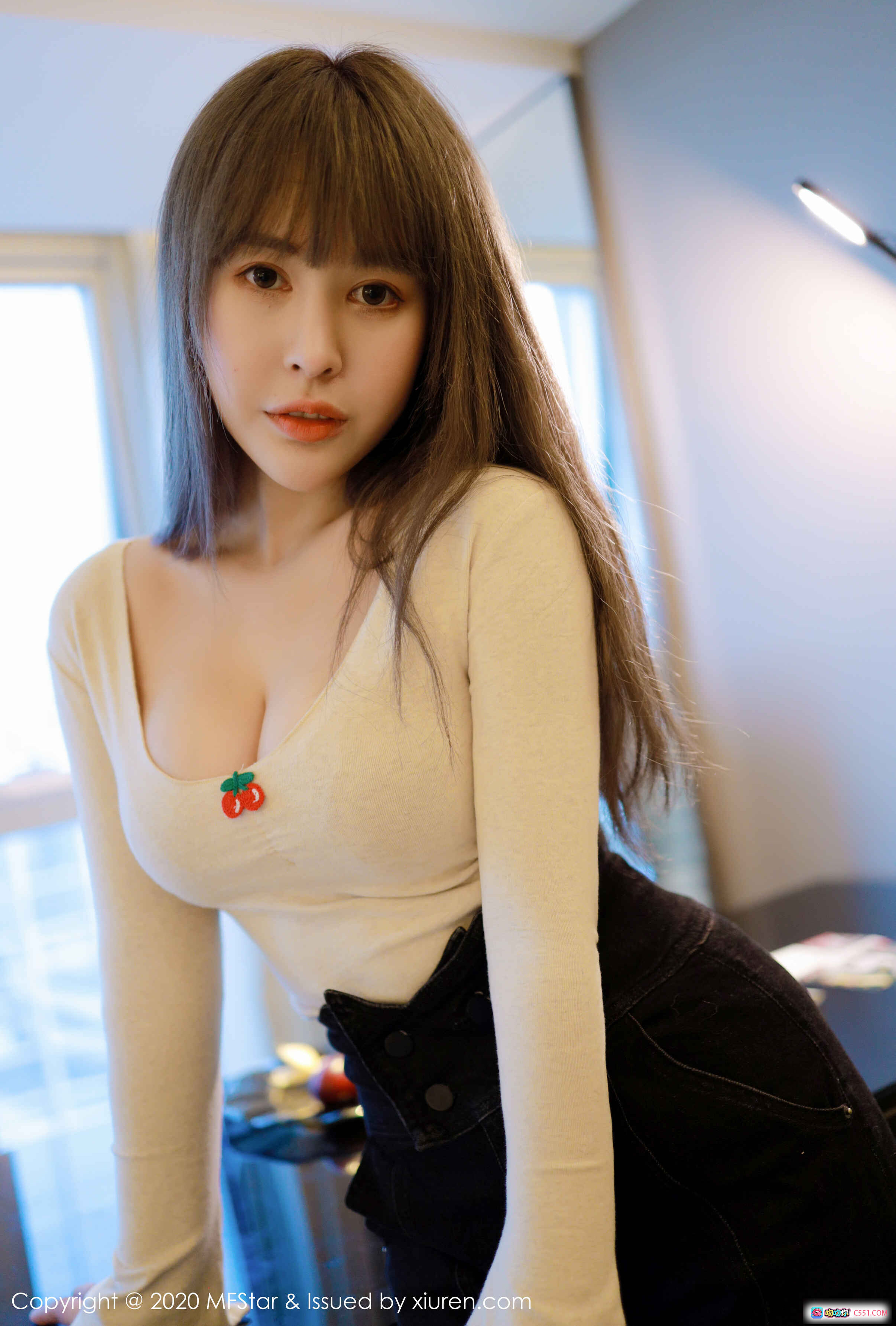 图片[2] - 艾莉Evelyn MFStar模范学院2020.03.10 Vol.284 甜美长发樱桃装饰露肩上衣室内写真63P高清图集 - 就要吻