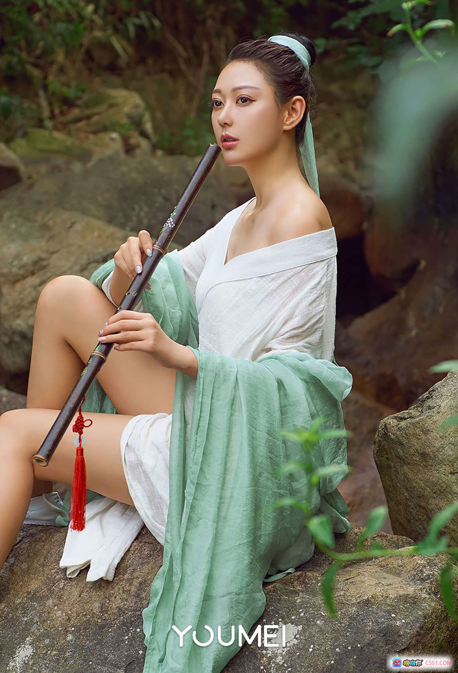图片[10] - YouMei尤美2018山中奇遇古风写真｜双女主溪边汉服摄影｜绿衣执扇粉裙坐石｜自然野趣清新唯美合辑 - 就要吻