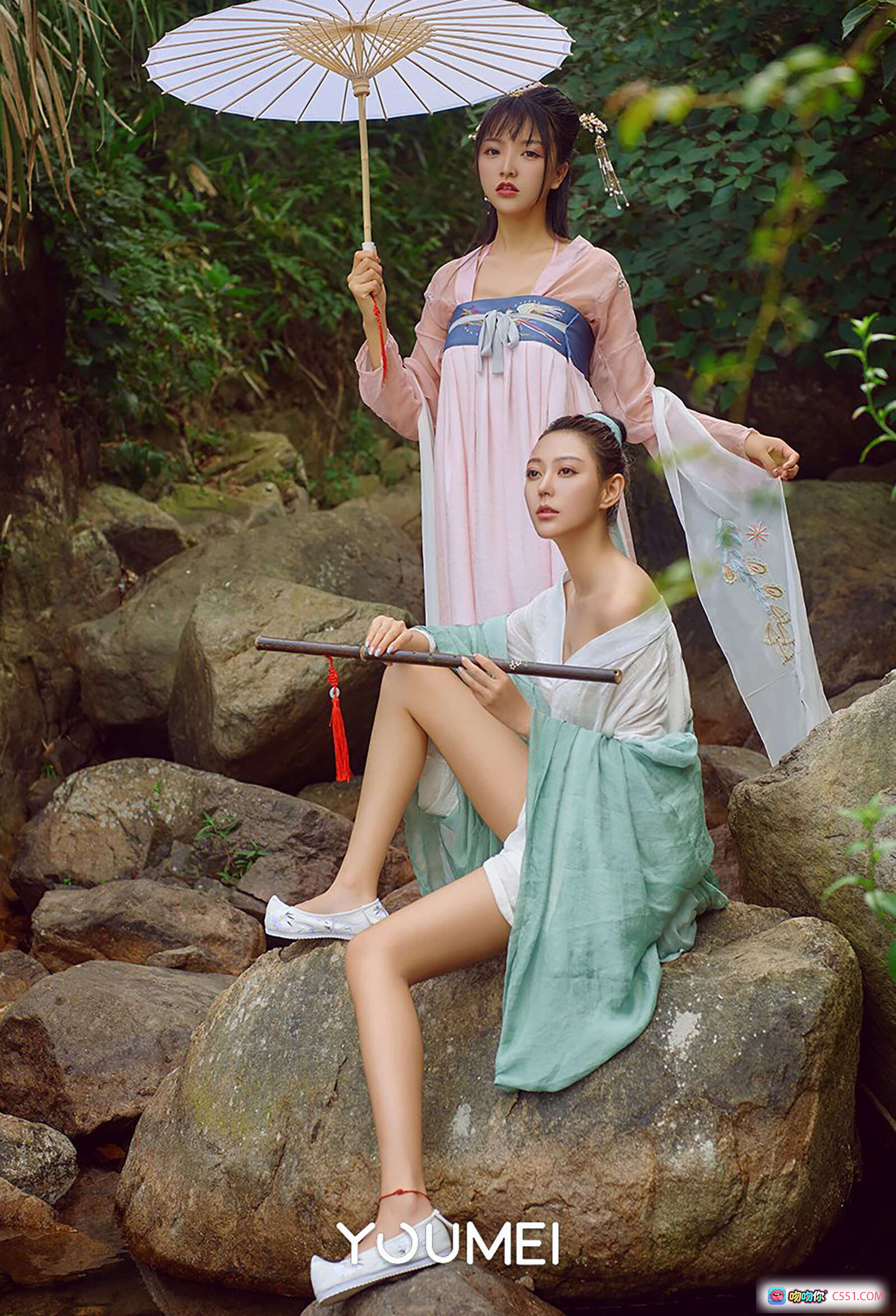 图片[4] - YouMei尤美2018山中奇遇古风写真｜双女主溪边汉服摄影｜绿衣执扇粉裙坐石｜自然野趣清新唯美合辑 - 就要吻