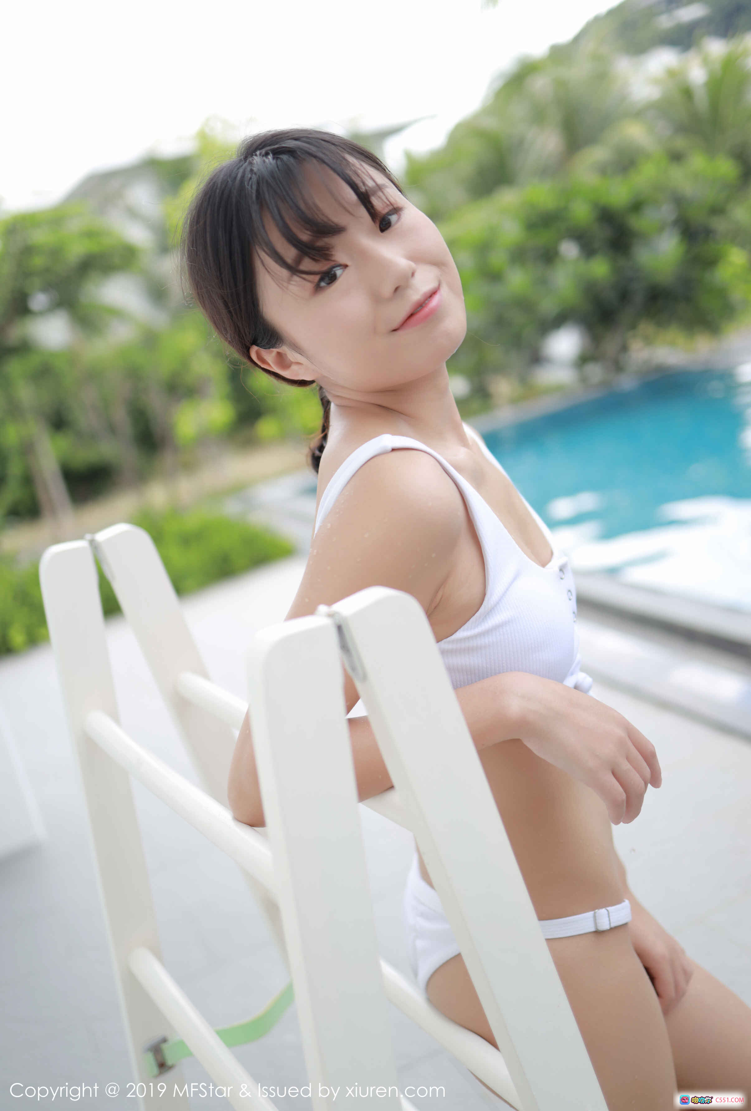 图片[9] - MFStar模范学院2019.09.23 Vol.214 Baileys泳池边白比基尼少女侧坐椅背湿发清新写真 - 就要吻