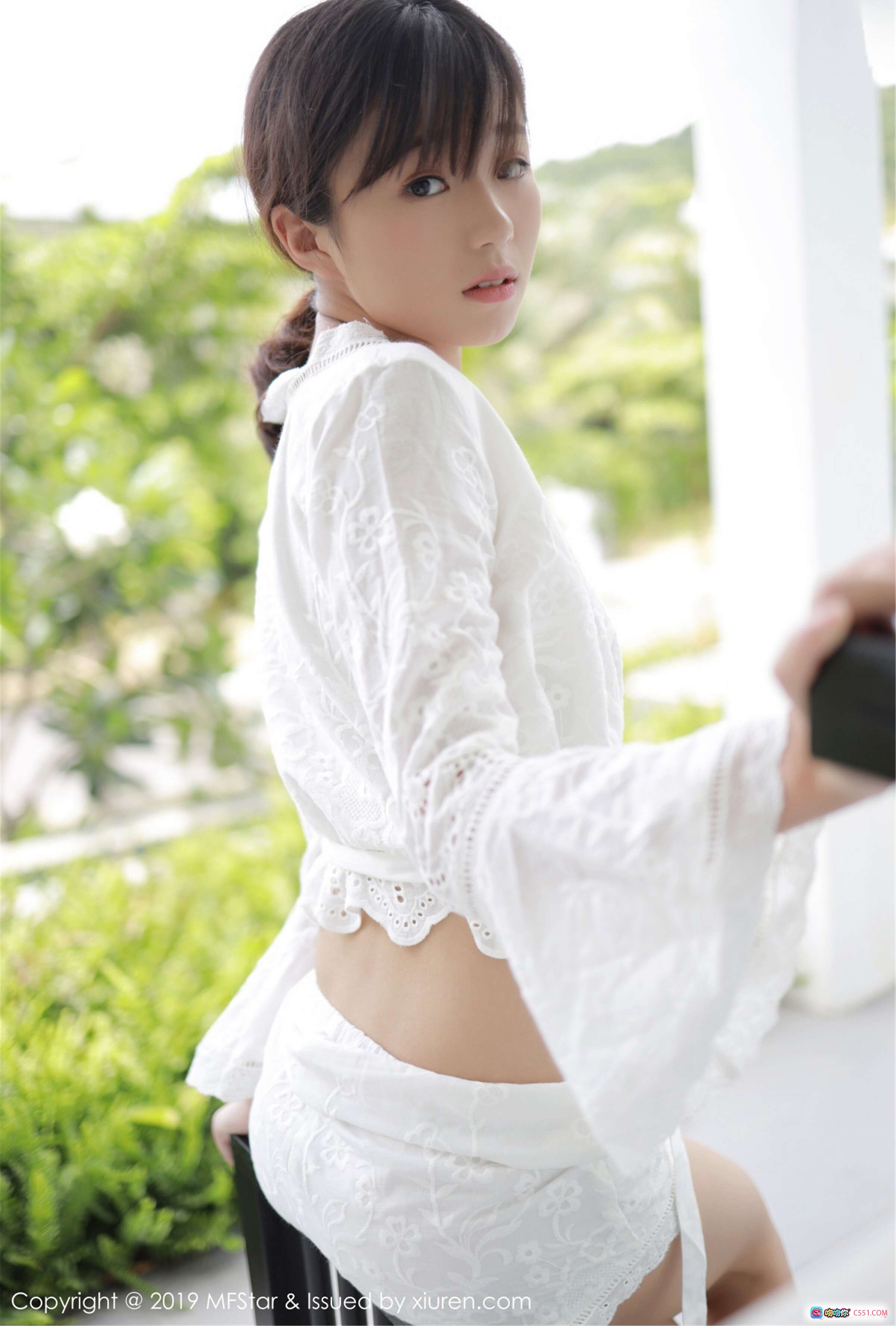 图片[6] - 仓井优香白色蕾丝镂空睡衣写真 MFStar模范学院2019 Vol.192 户外绿植背景清新性感私房照 - 就要吻