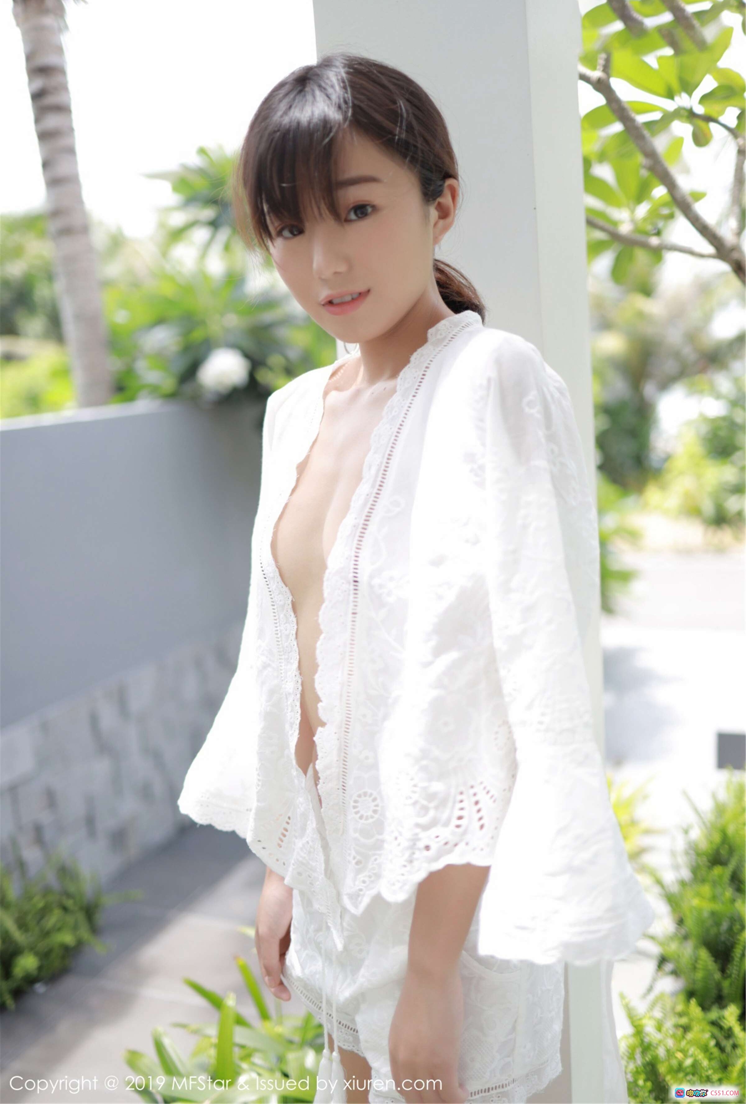 图片[2] - 仓井优香白色蕾丝镂空睡衣写真 MFStar模范学院2019 Vol.192 户外绿植背景清新性感私房照 - 就要吻