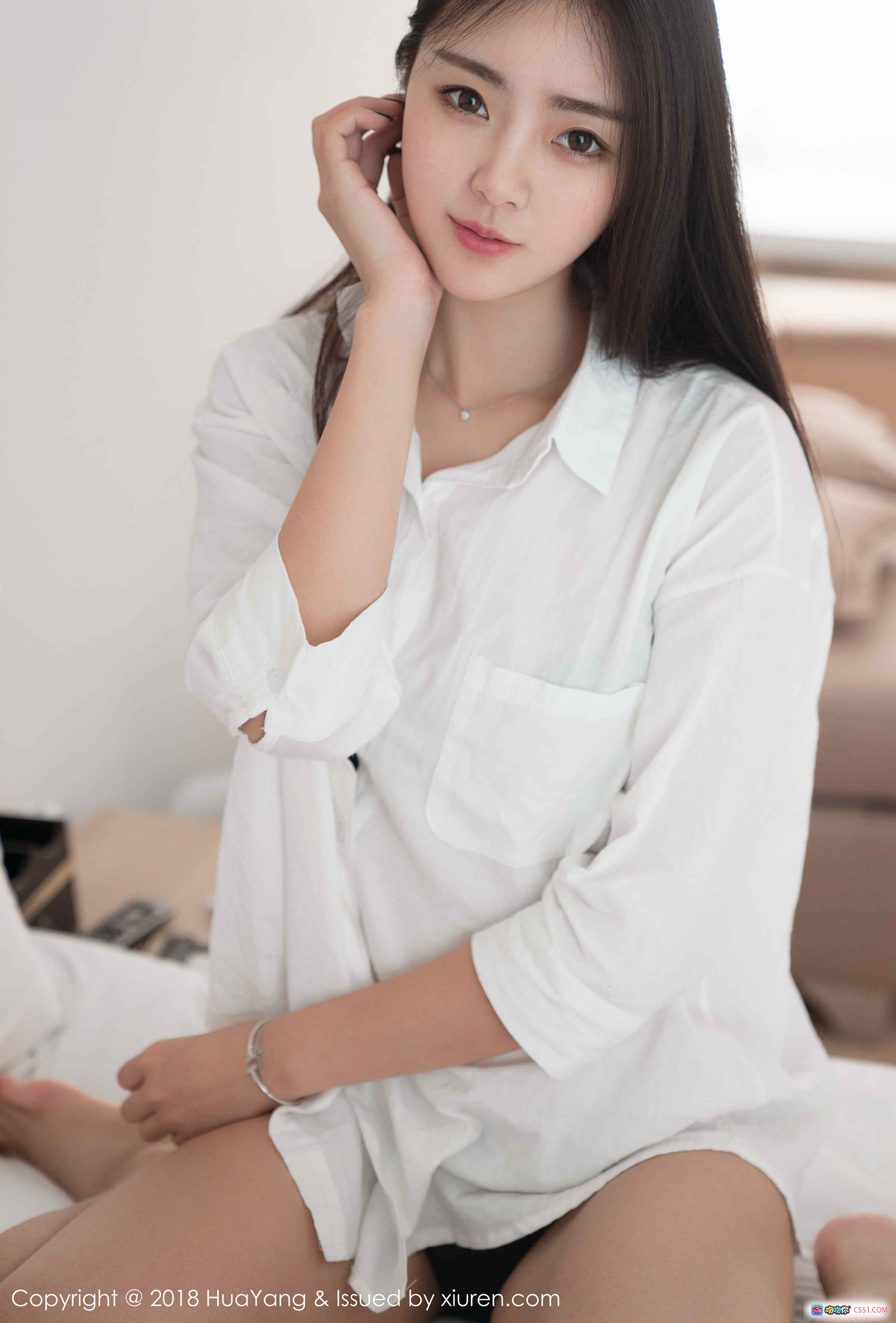 图片[6] - HuaYang花漾2018.01.23 Vol.027 可樂Vicky 白衬衫床照 清新自然 长发美女 室内写真 30P73MB - 就要吻